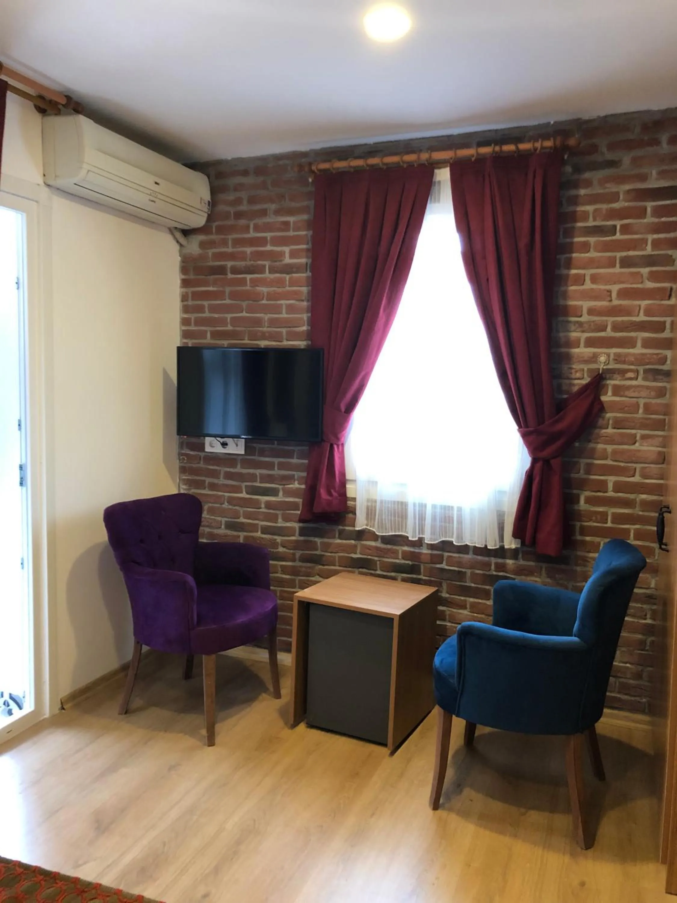 Deluxe Double Room with Balcony and Sea View - single occupancy in Masal Hotel