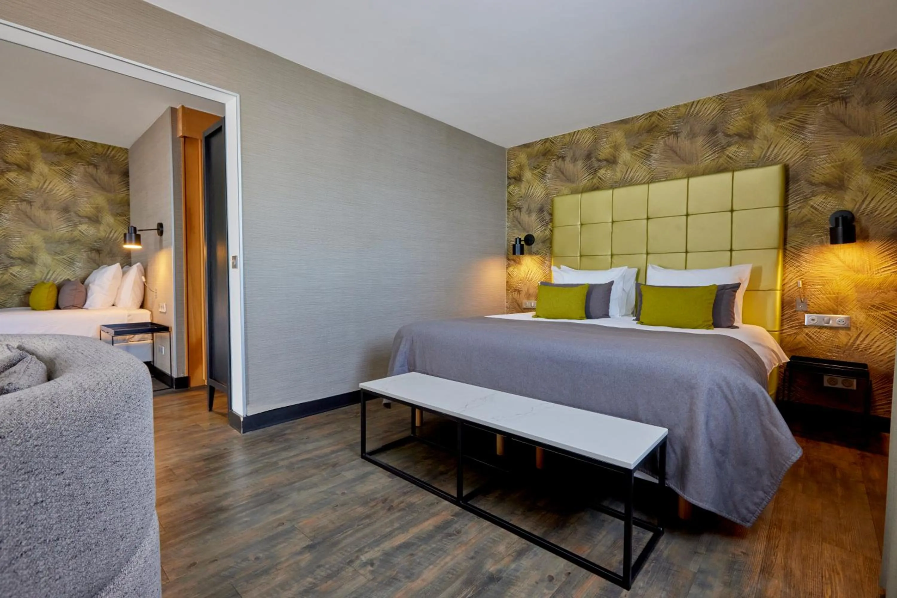 Superior Suite with sea view and balcony in Van der Valk Hotel Saint-Aygulf