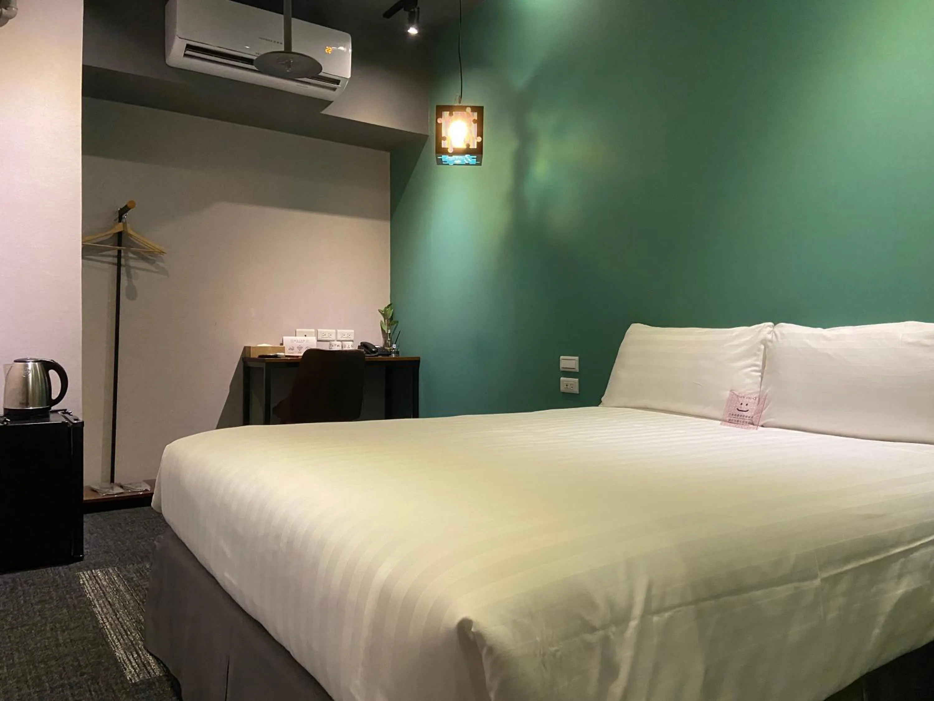 Standard Double Room - No Window in Cho Hotel 3