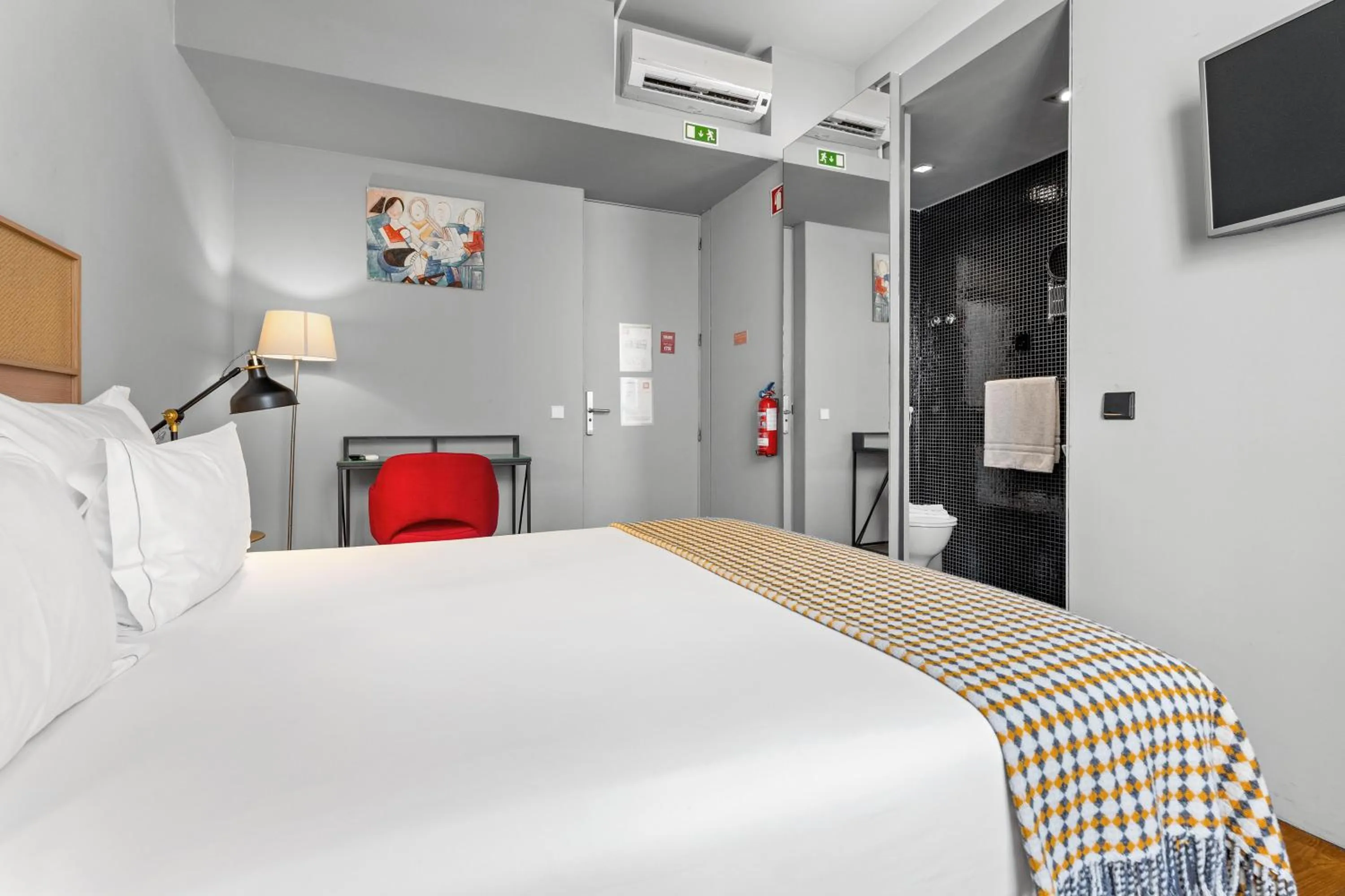 Double Room in Casa dos Lóios by Shiadu