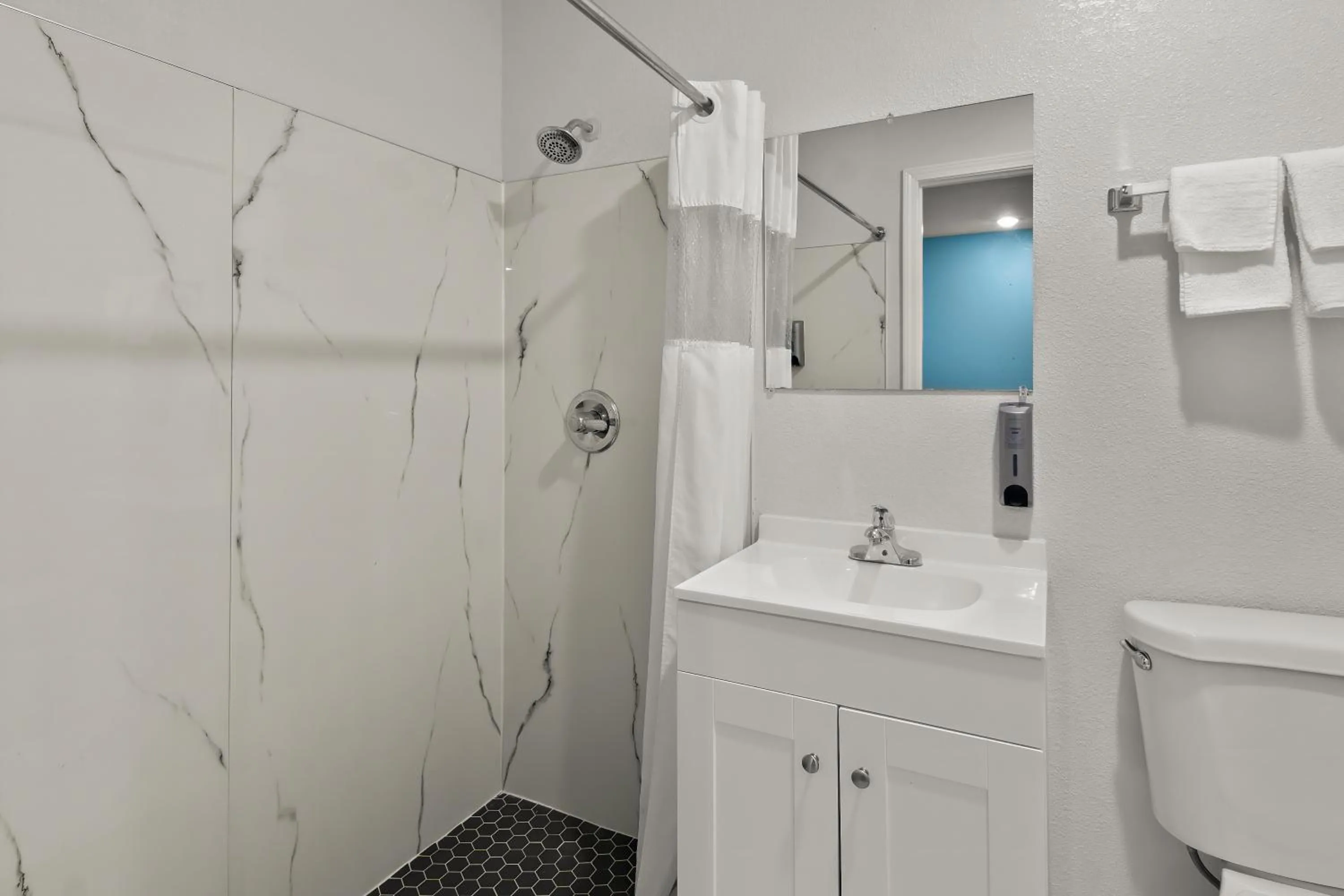 King Room - Non-Smoking in Rodeway Inn