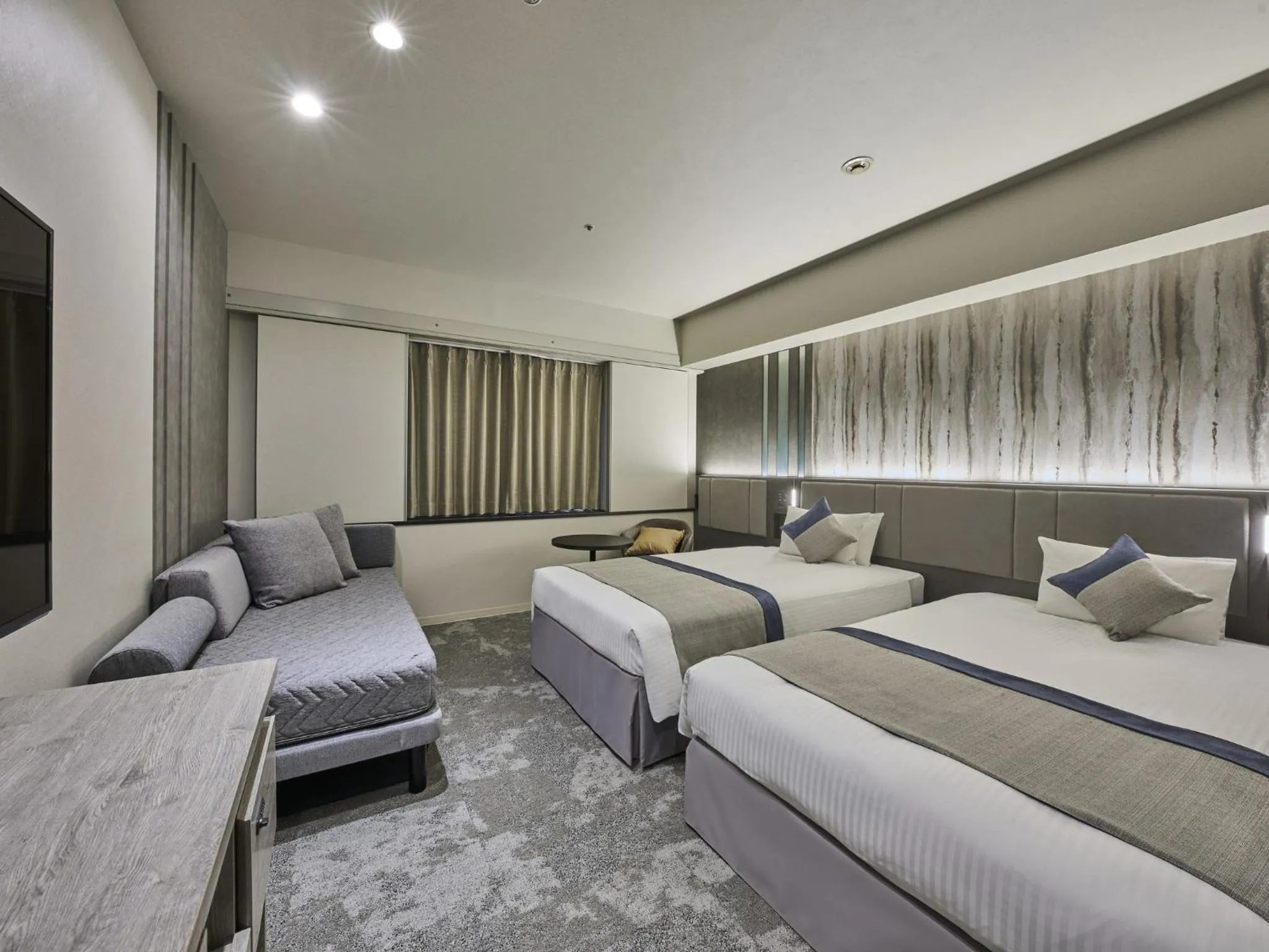 Deluxe Twin Room with Sofa for 4 people renovated in 2023 in Hotel Villa Fontaine Grand Tokyo-Shiodome