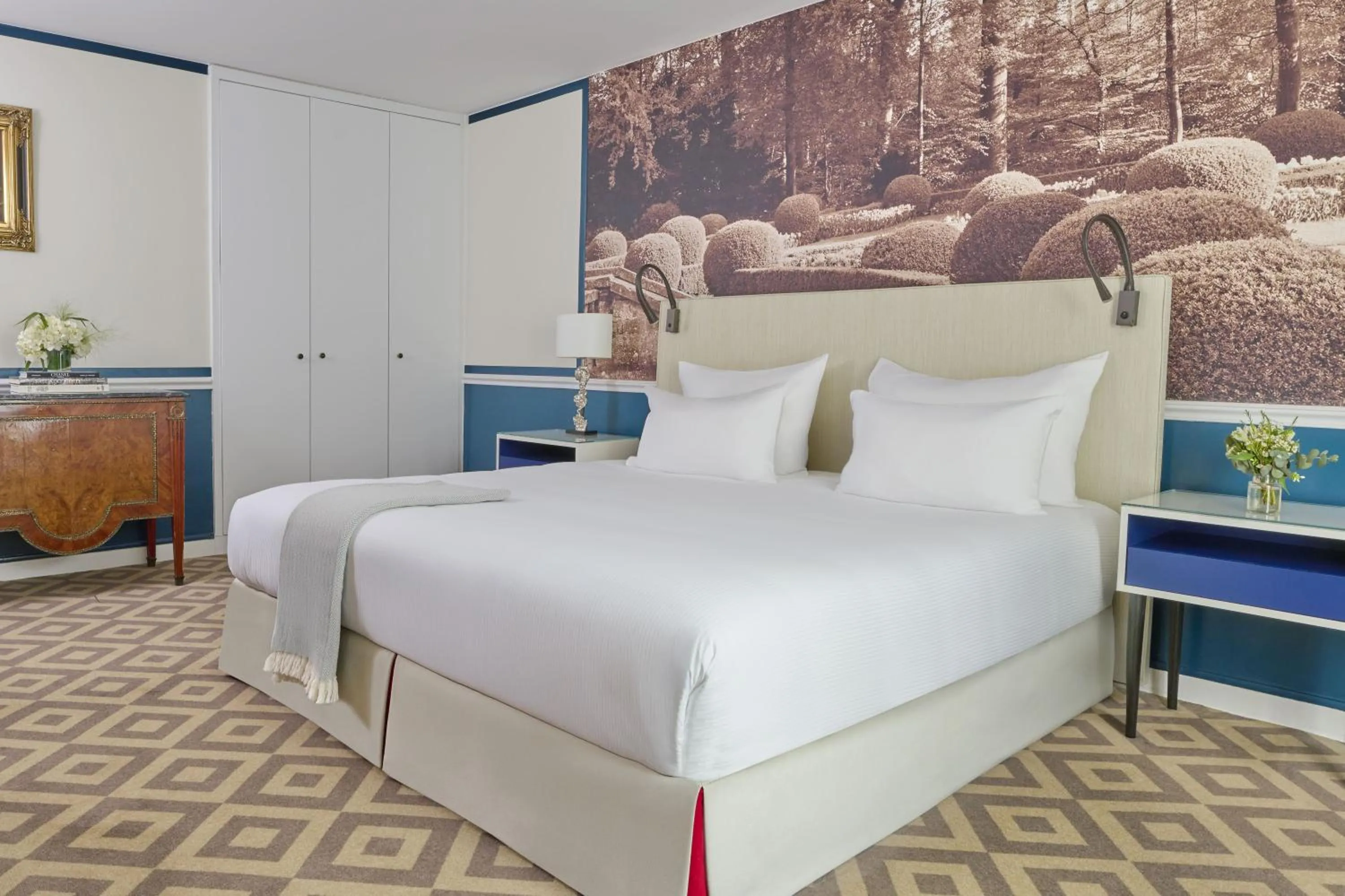 Two-Bedroom Deluxe Suite with Patio View in Fraser Suites Le Claridge Champs-Elysées