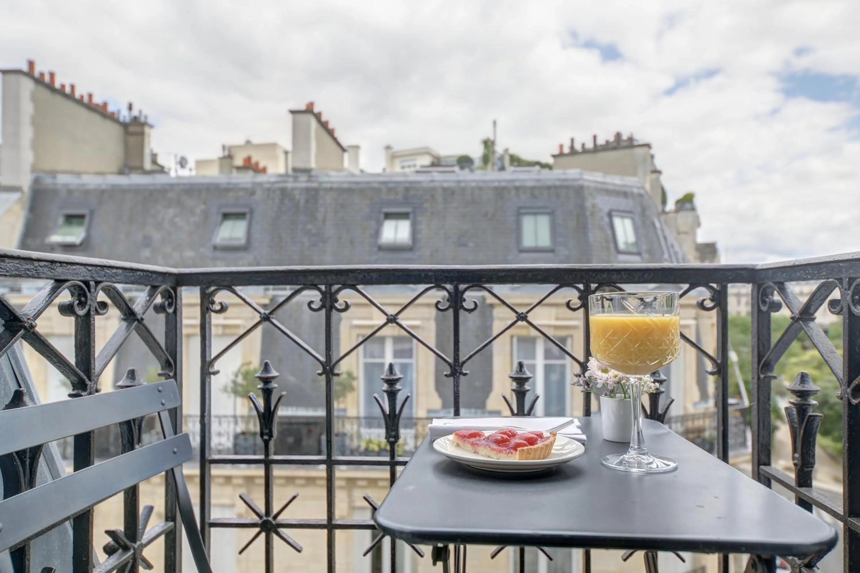 Superior Double Room with Balcony in Chalgrin Boutique Hotel