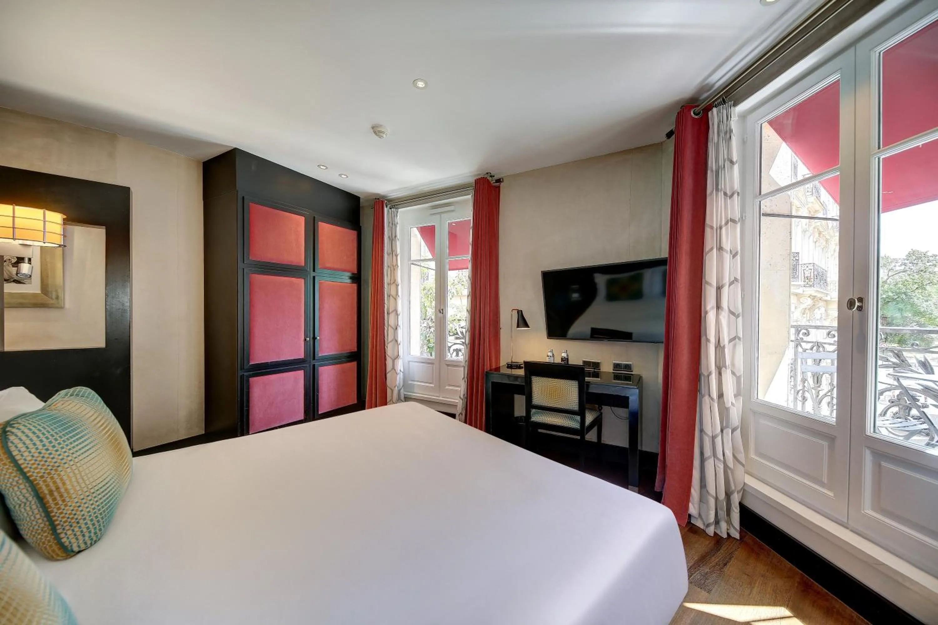 Deluxe Double Room in Chalgrin Boutique Hotel