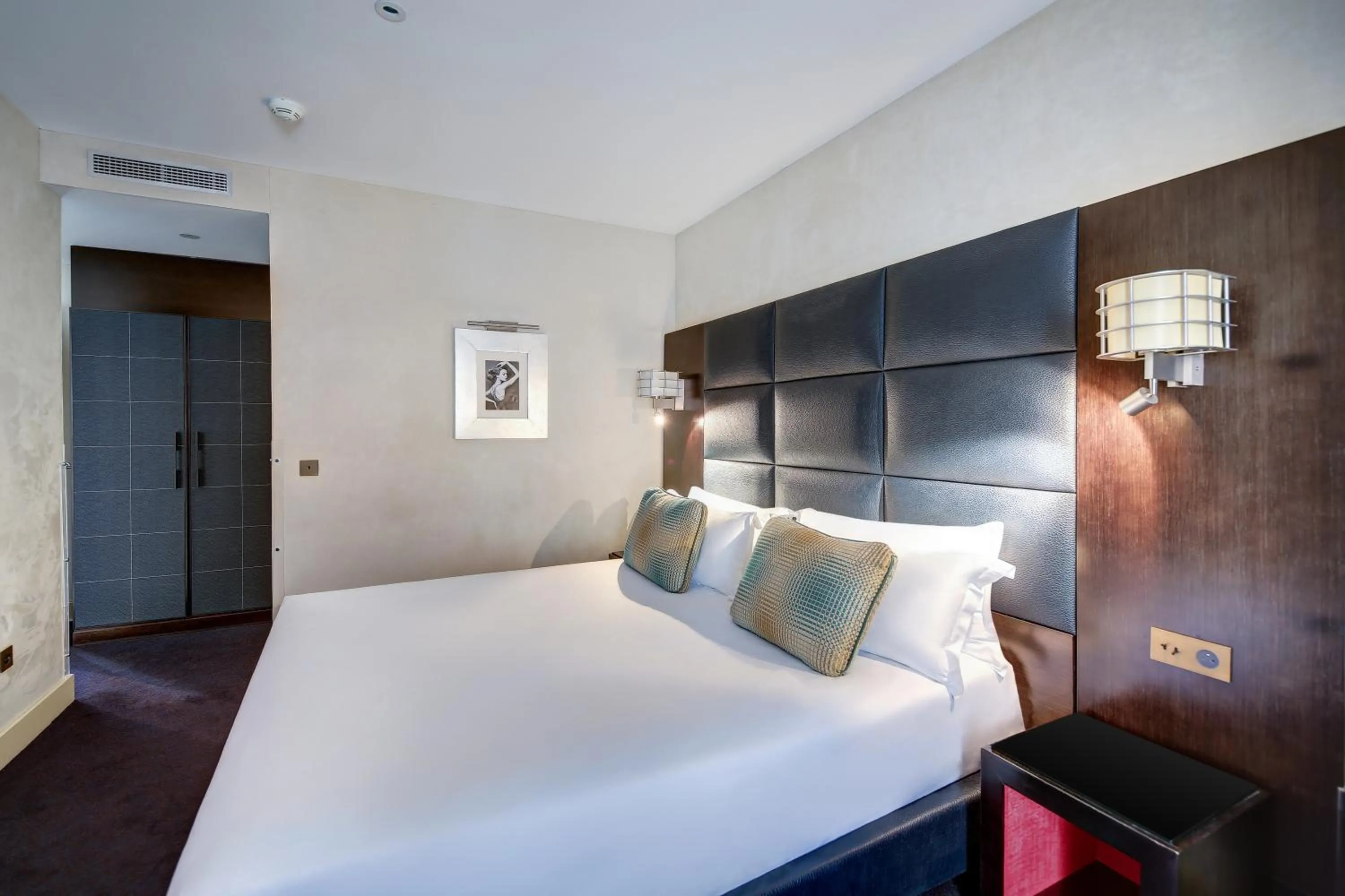 Superior Double Room in Chalgrin Boutique Hotel