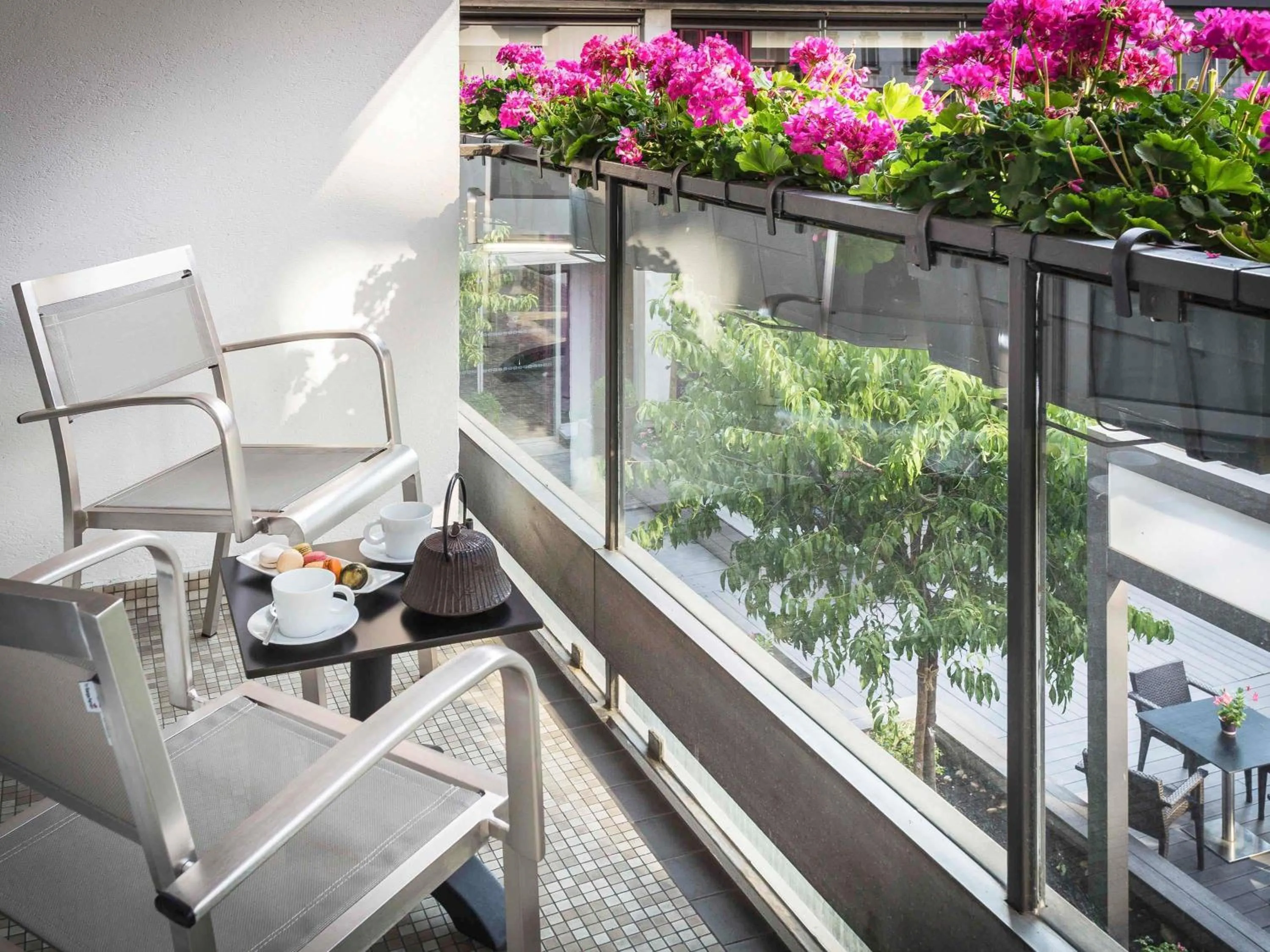 Superior Queen Room with Balcony and Garden View in Sofitel Strasbourg Grande Ile