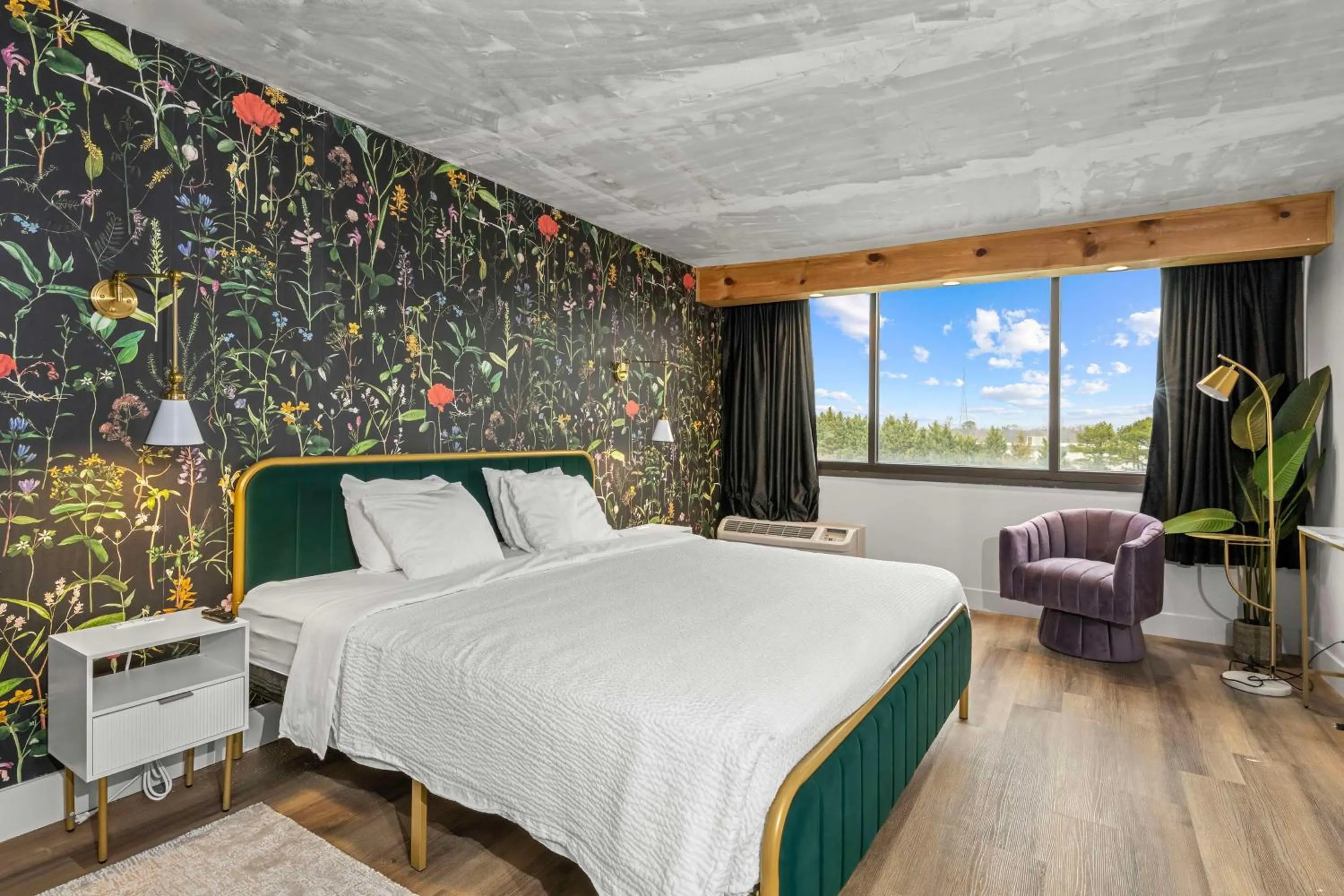 King Bed Superior in Red Lion Hotel Charlotte