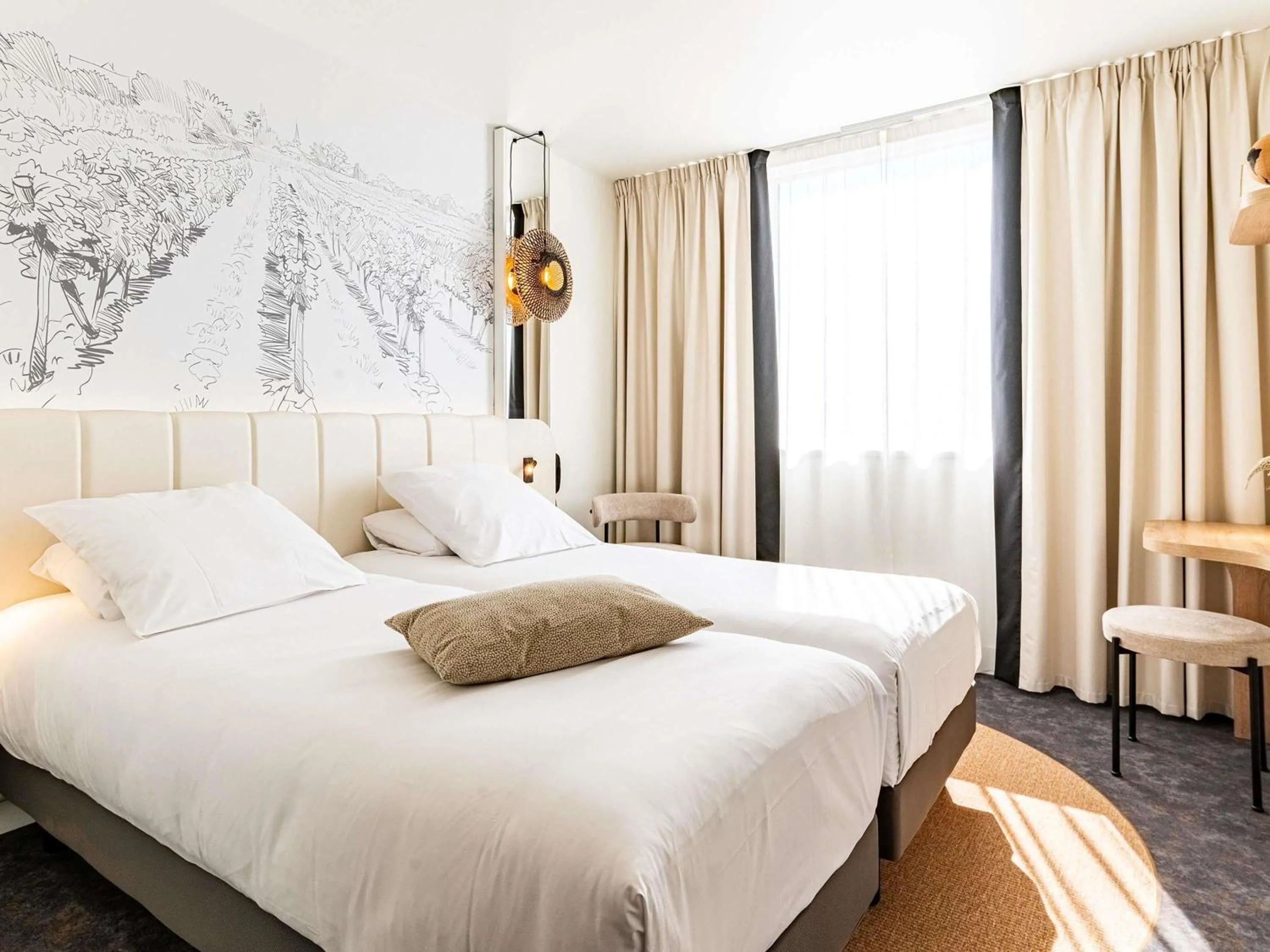 Classic Twin Room in Mercure Beaune Centre