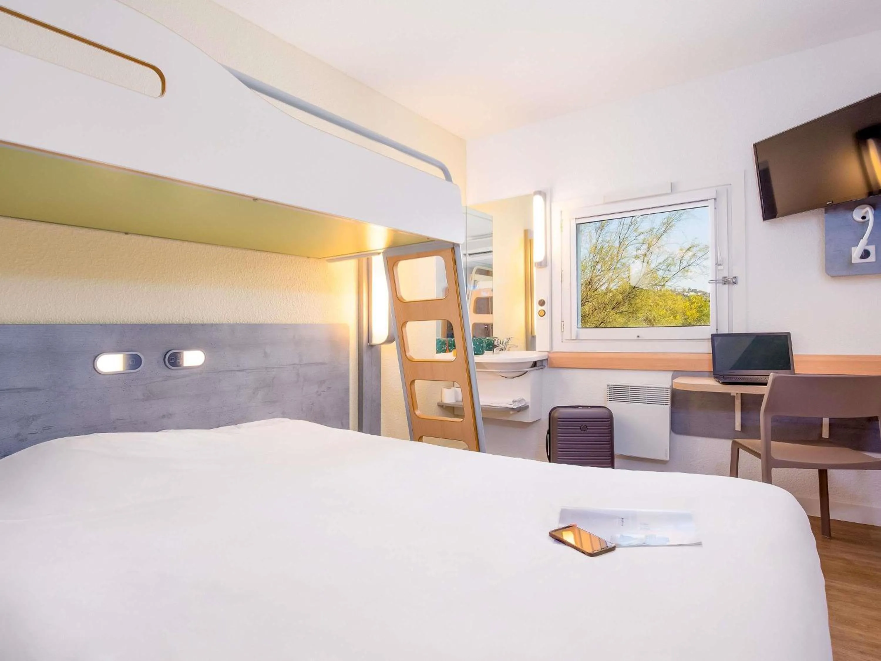 Triple Room with Double Bed and Bunk Bed in Ibis Budget Fréjus Capitou