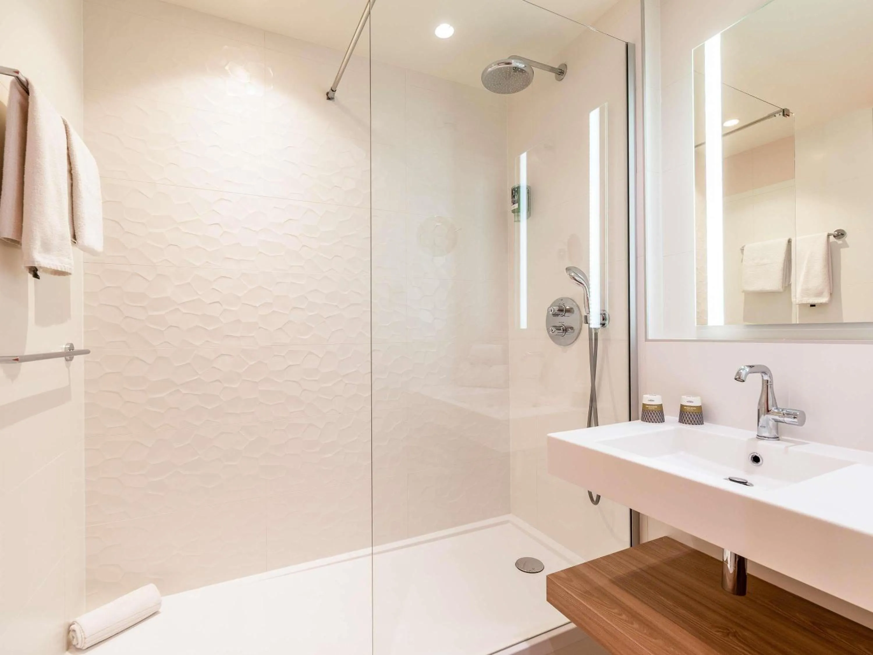 Privilege King Room with Terrace in Mercure Marseille Centre Prado Vélodrome