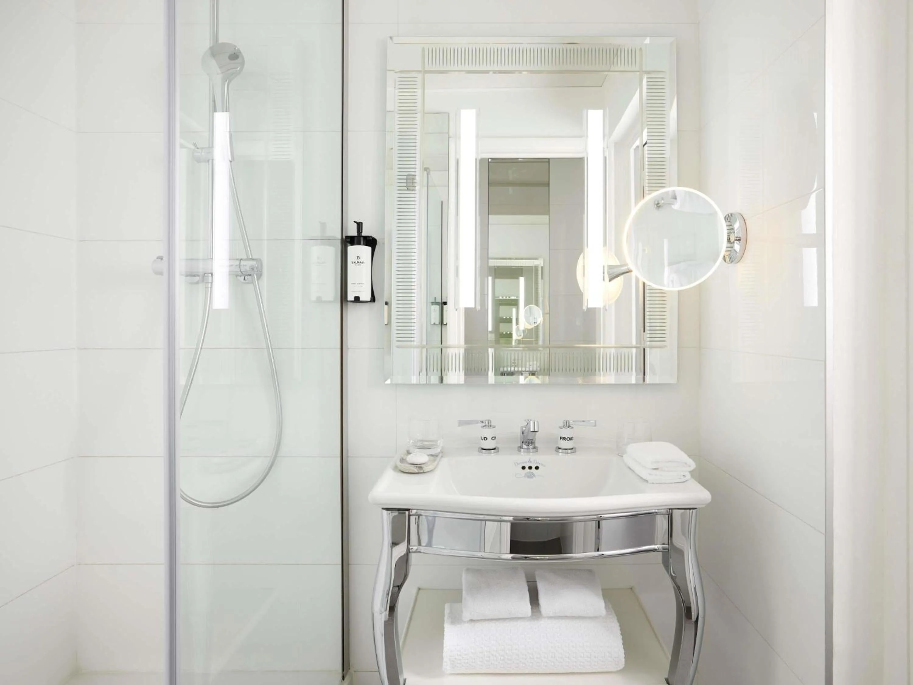 Superior Queen Room in Sofitel Paris Baltimore Tour Eiffel