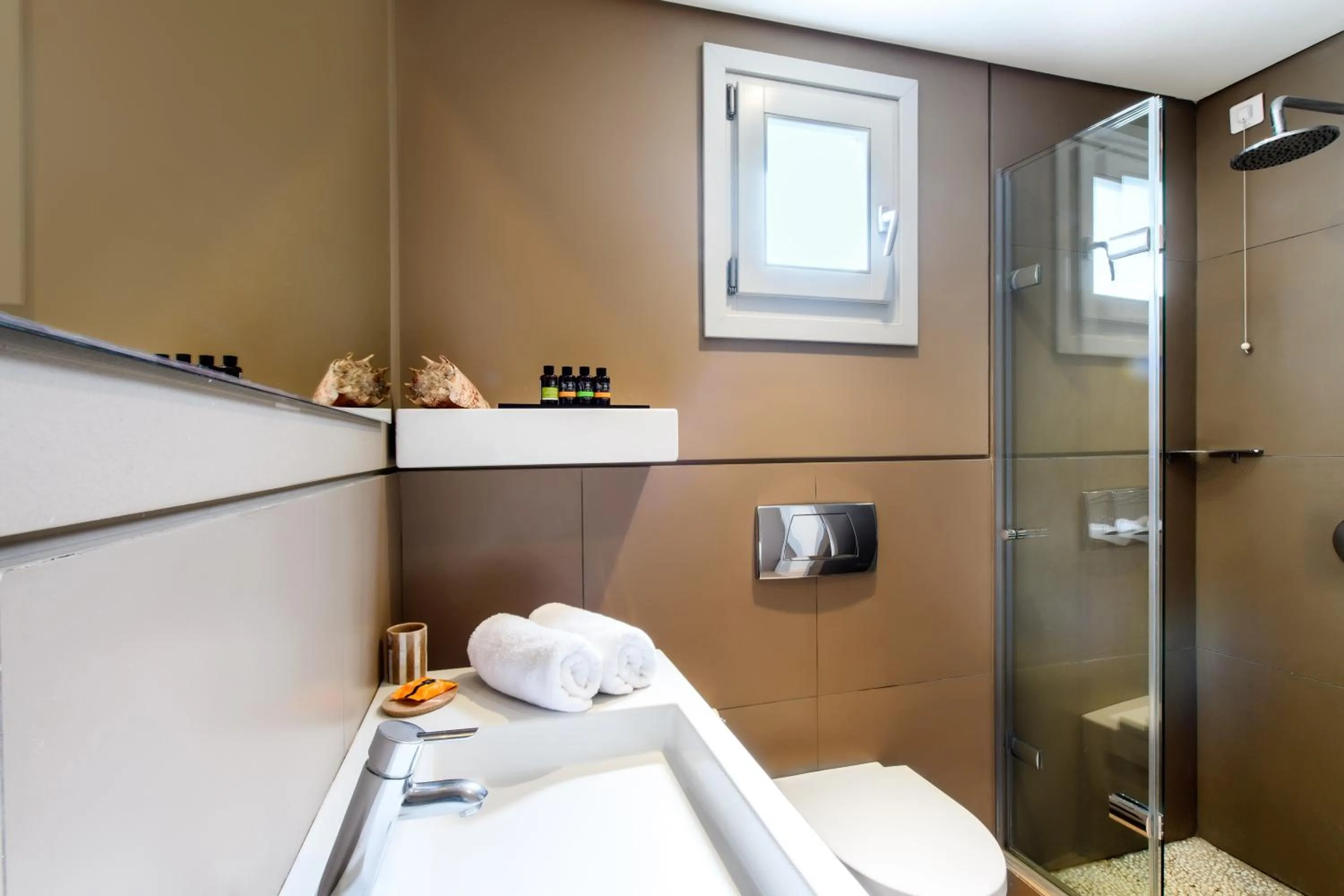 Friends & Family Suite Sea View in Skyros Ammos Hotel