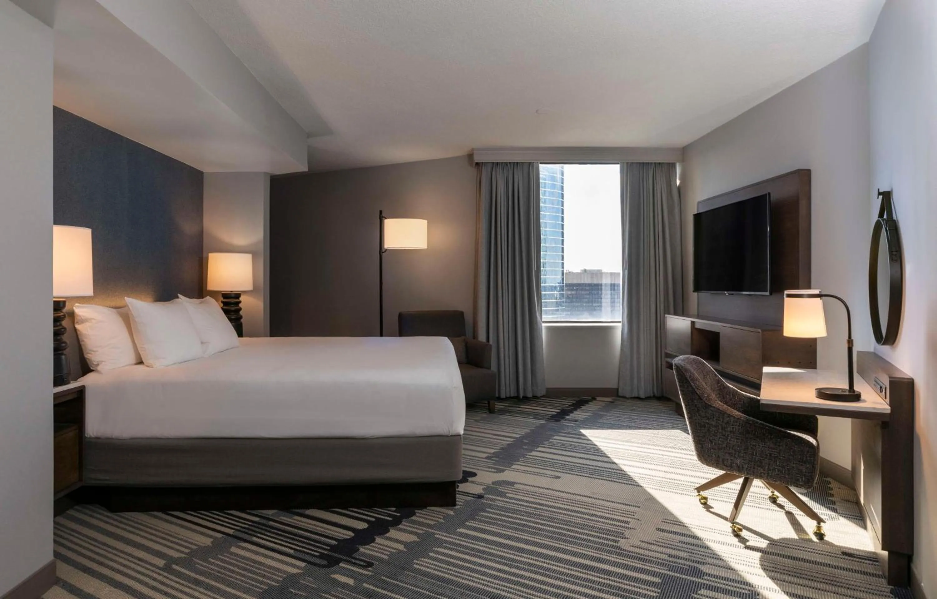 Corner King Room - single occupancy in Hyatt Regency Houston Downtown