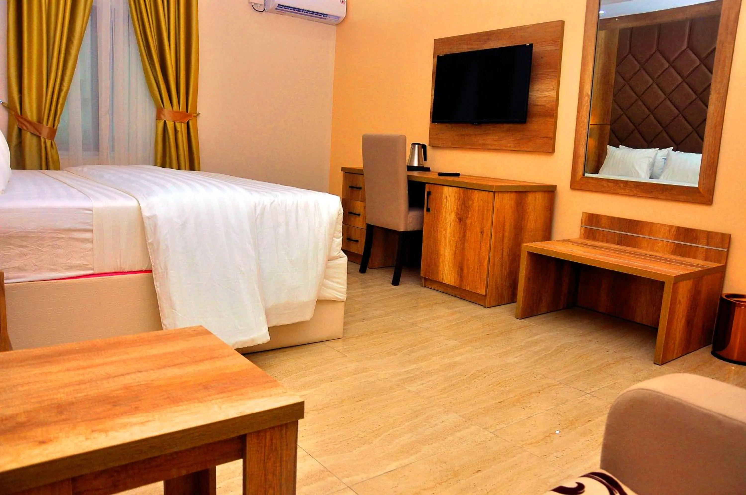 Deluxe Single Room in Lit Suites