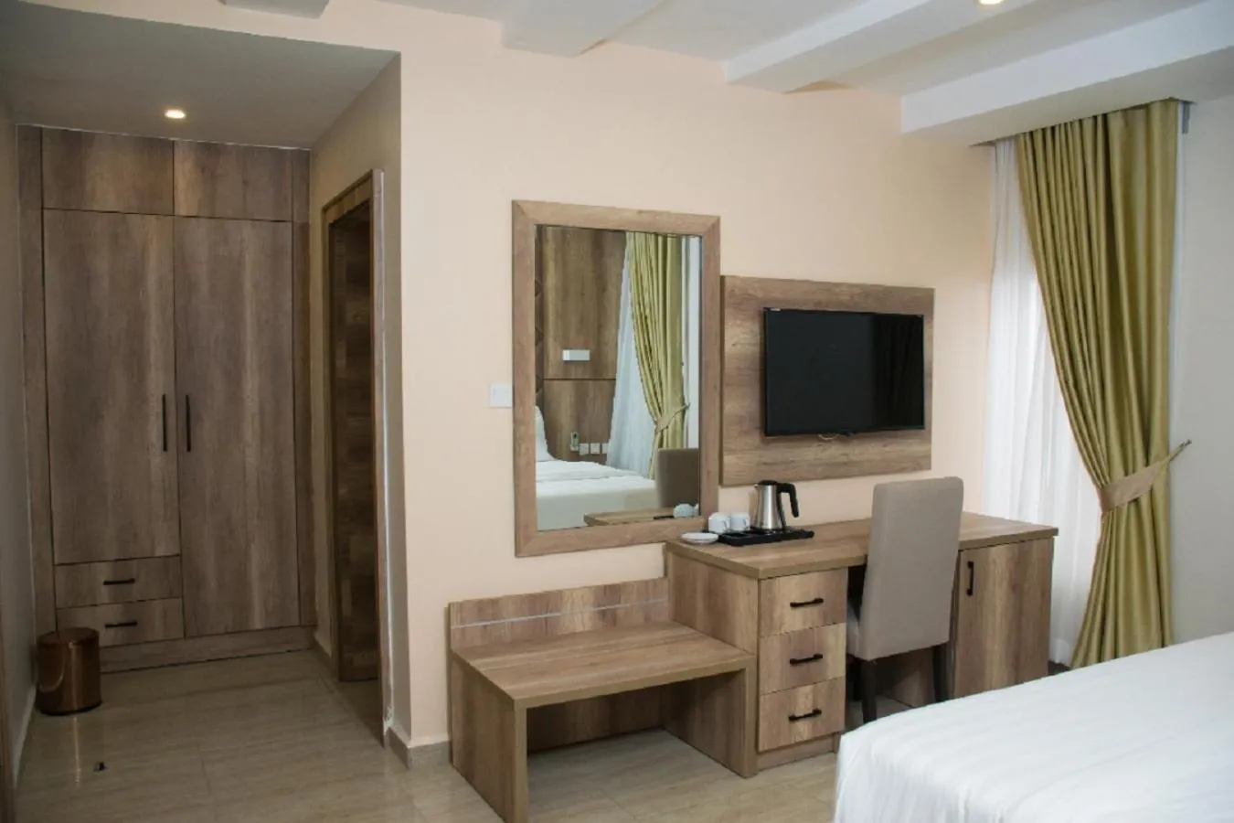 Standard Single Room in Lit Suites
