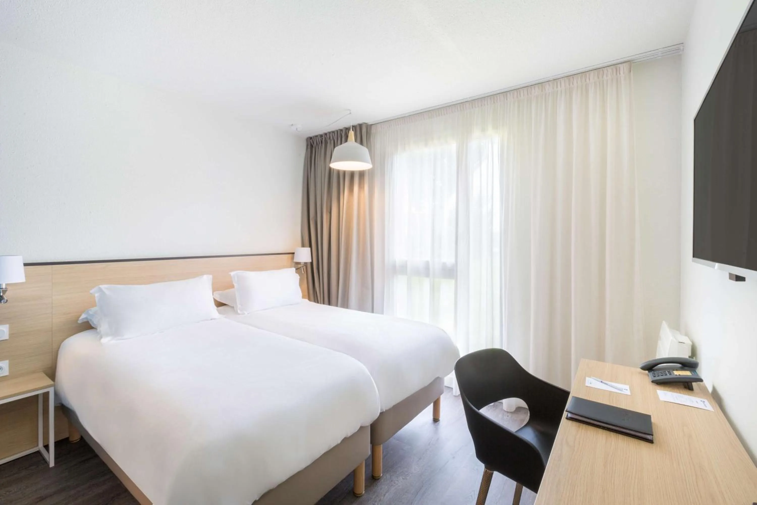 Comfort Twin Room - Non-Smoking in Best Western Armor Park Dinan et Spa