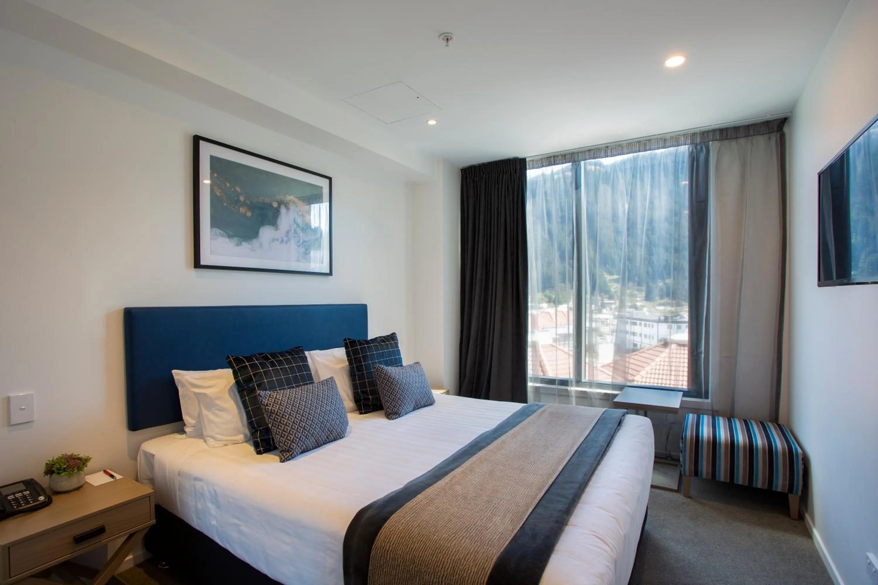 Hotel Room in Ramada by Wyndham Queenstown Central