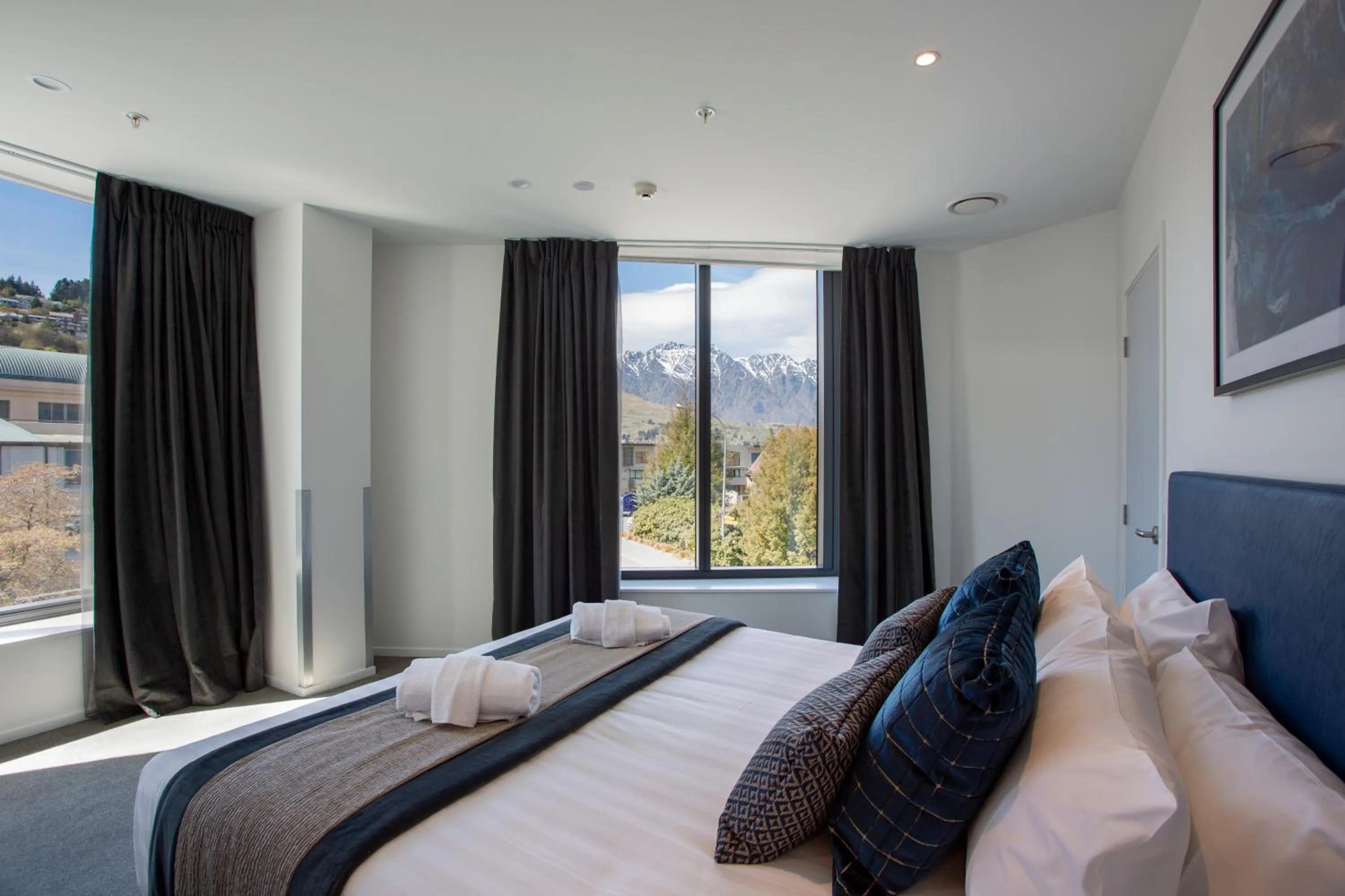 Two-Bedroom Apartment Lake View in Ramada by Wyndham Queenstown Central