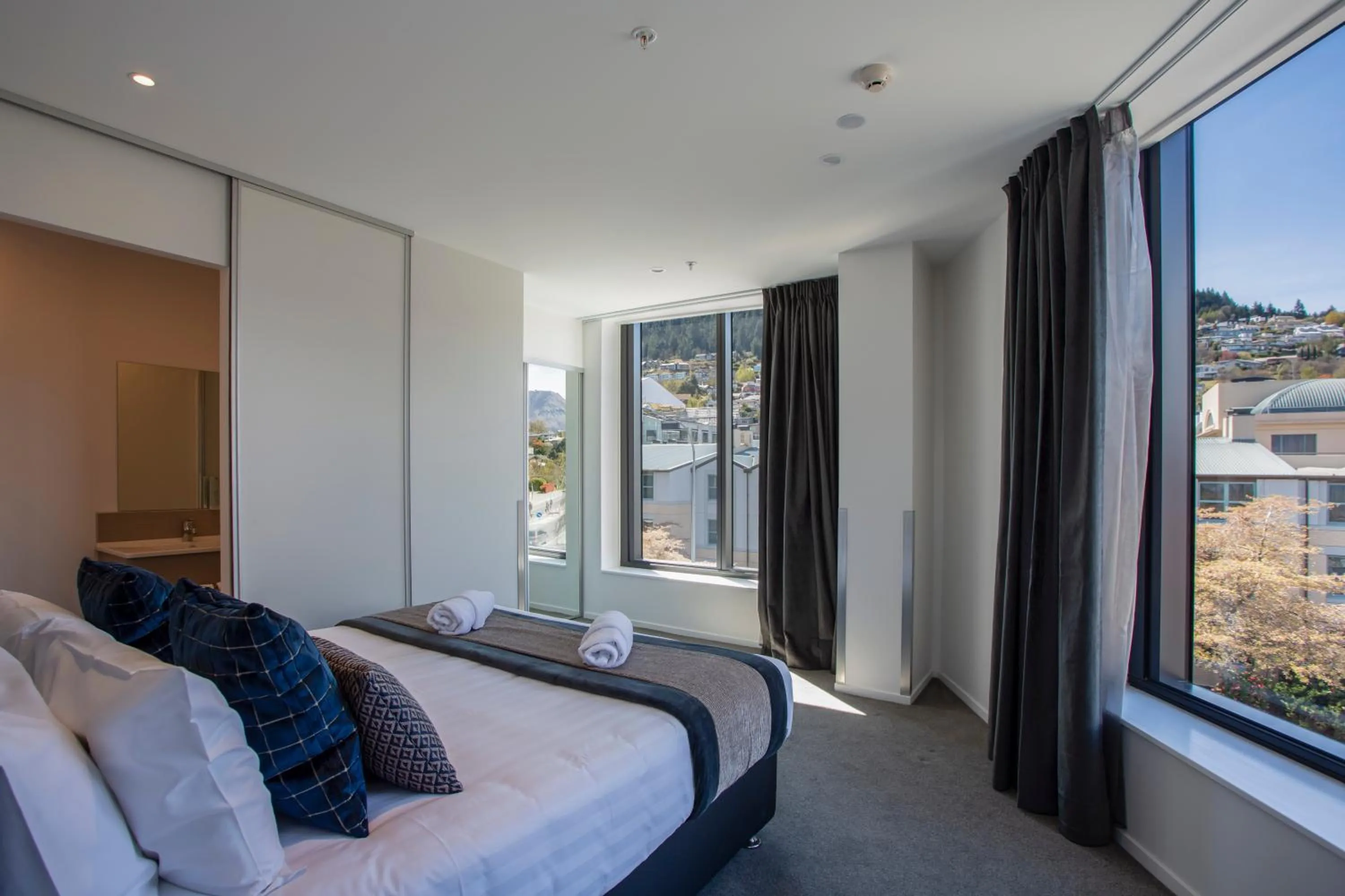 Two-Bedroom Apartment in Ramada by Wyndham Queenstown Central