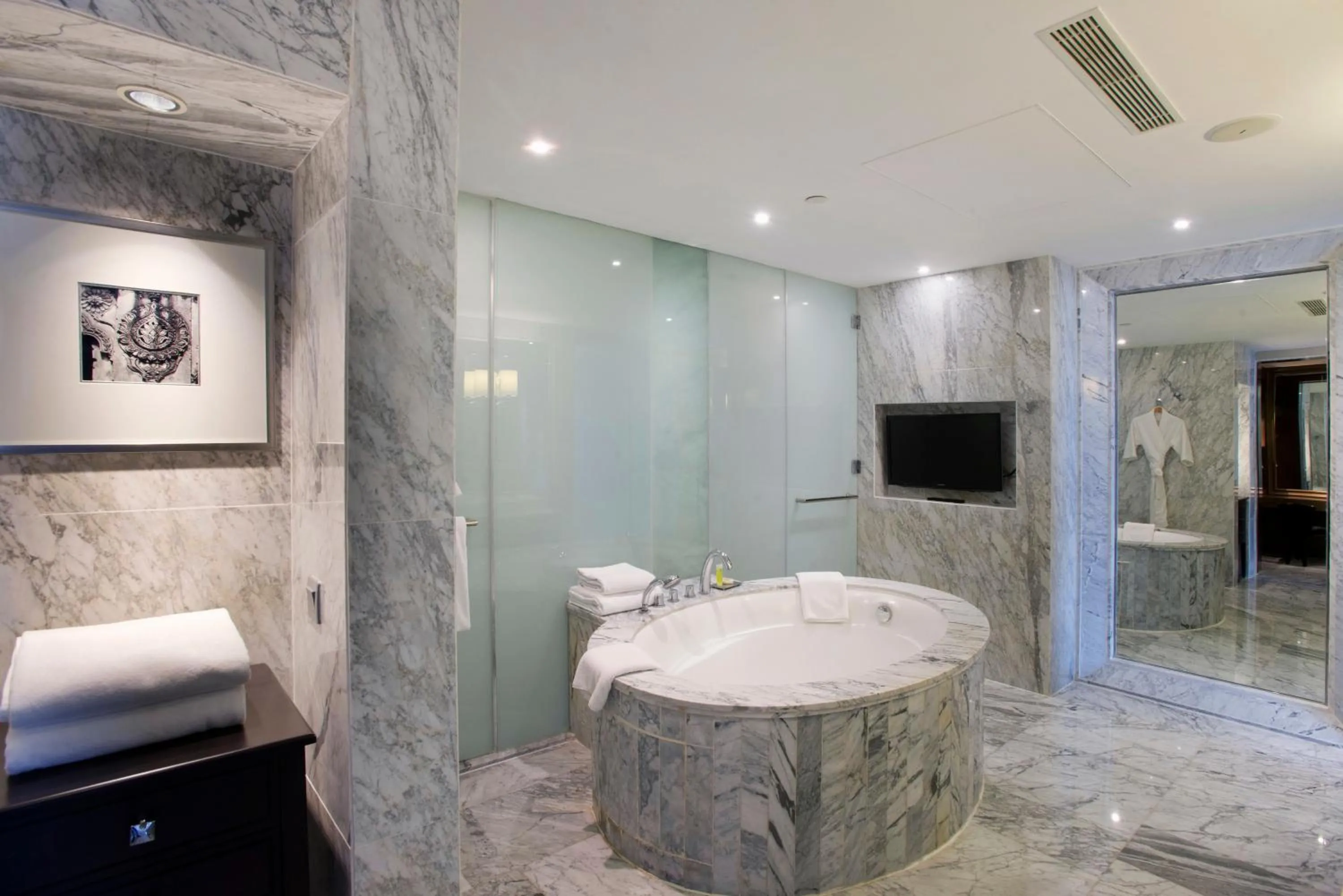 King Suite with 15% Discount on Food & Soft Beverages, 15% Discount on Spa & Confirmed late check out till 14:00 Hrs in Hyatt Regency Gurgaon