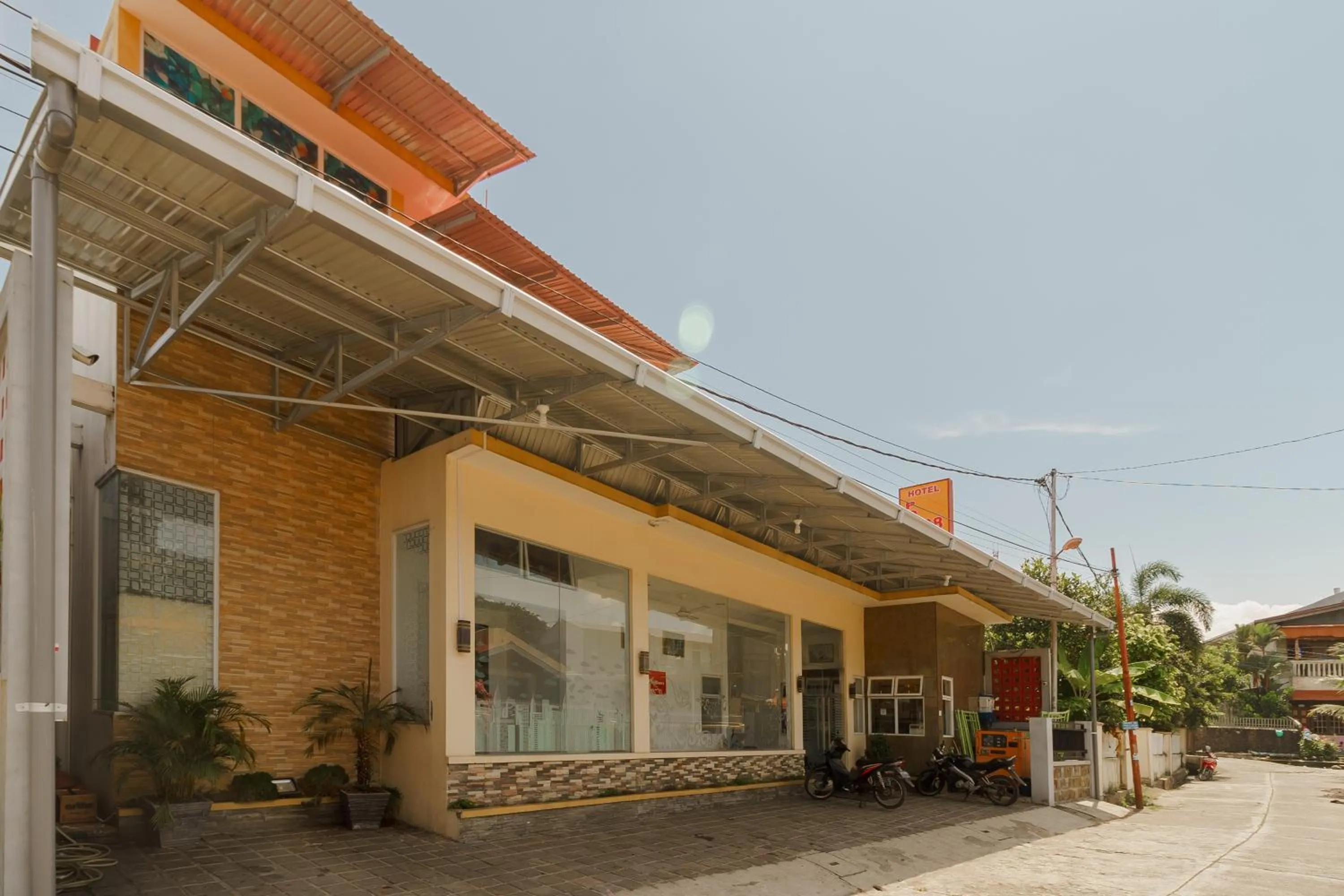 RedDoorz Syariah near Jembatan Siti Nurbaya Padang