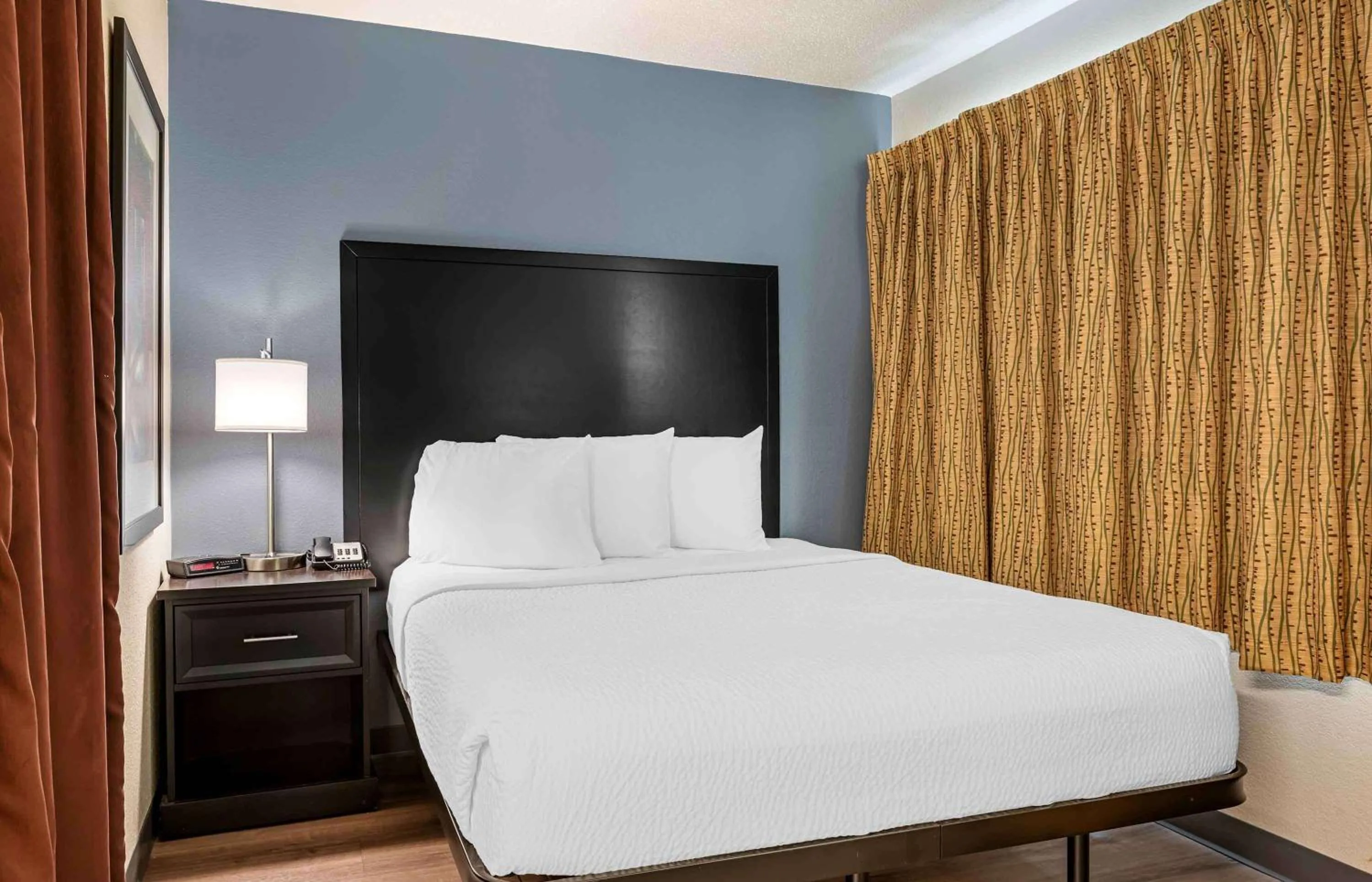Deluxe Studio with 1 Queen Bed - Non-Smoking in Extended Stay America Suites - Cincinnati - Blue Ash - Reed Hartman