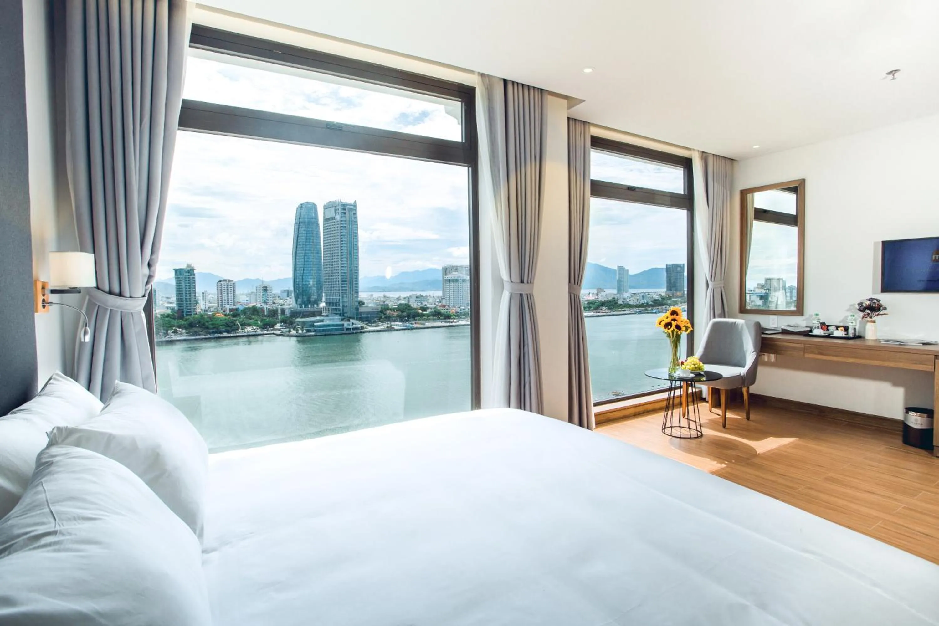 Deluxe Double Room with River View - single occupancy in Glamour Hotel Da Nang