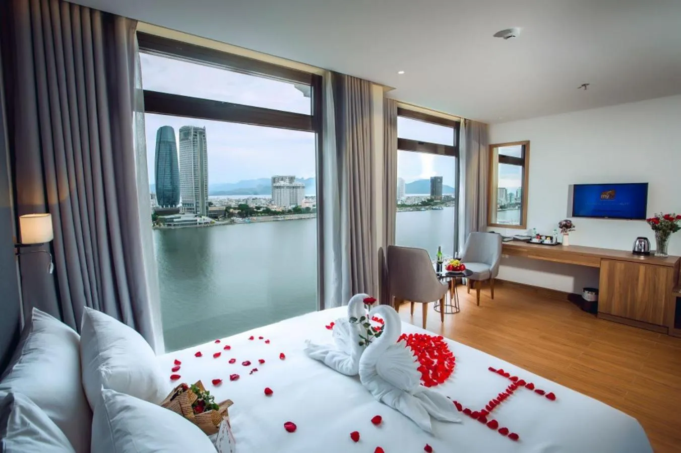 Suite with River View - single occupancy in Glamour Hotel Da Nang