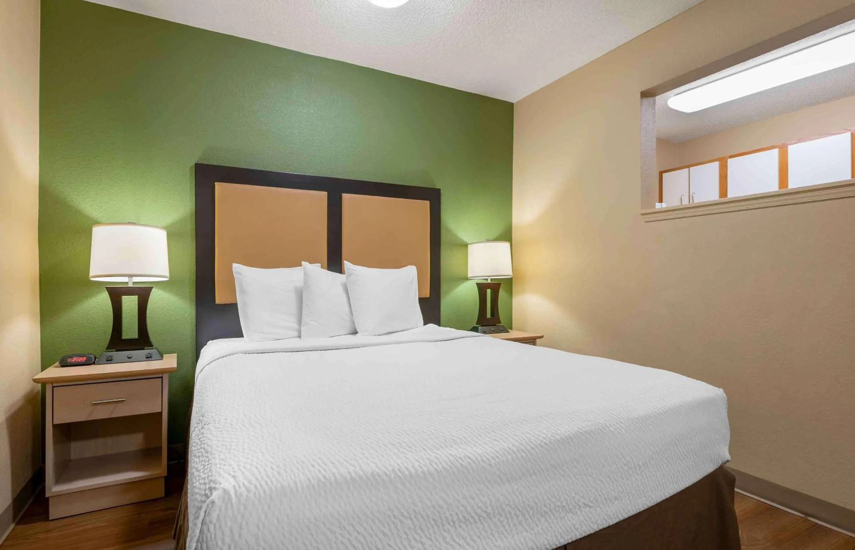 Deluxe Studio with 1 Queen Bed - Non-Smoking in Extended Stay America Suites - Charleston - Northwoods Blvd