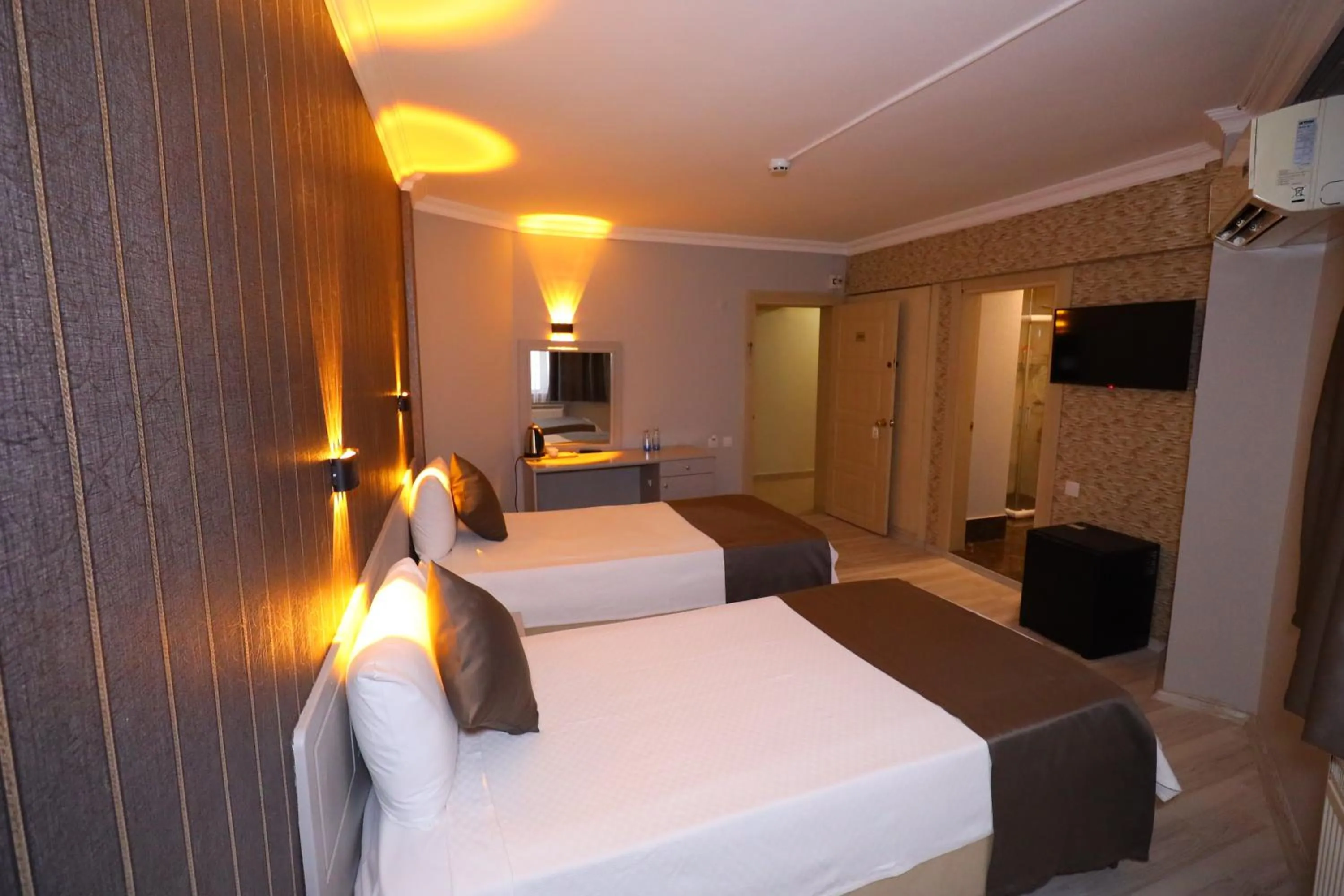 Standard Twin Room in Artan Hotel