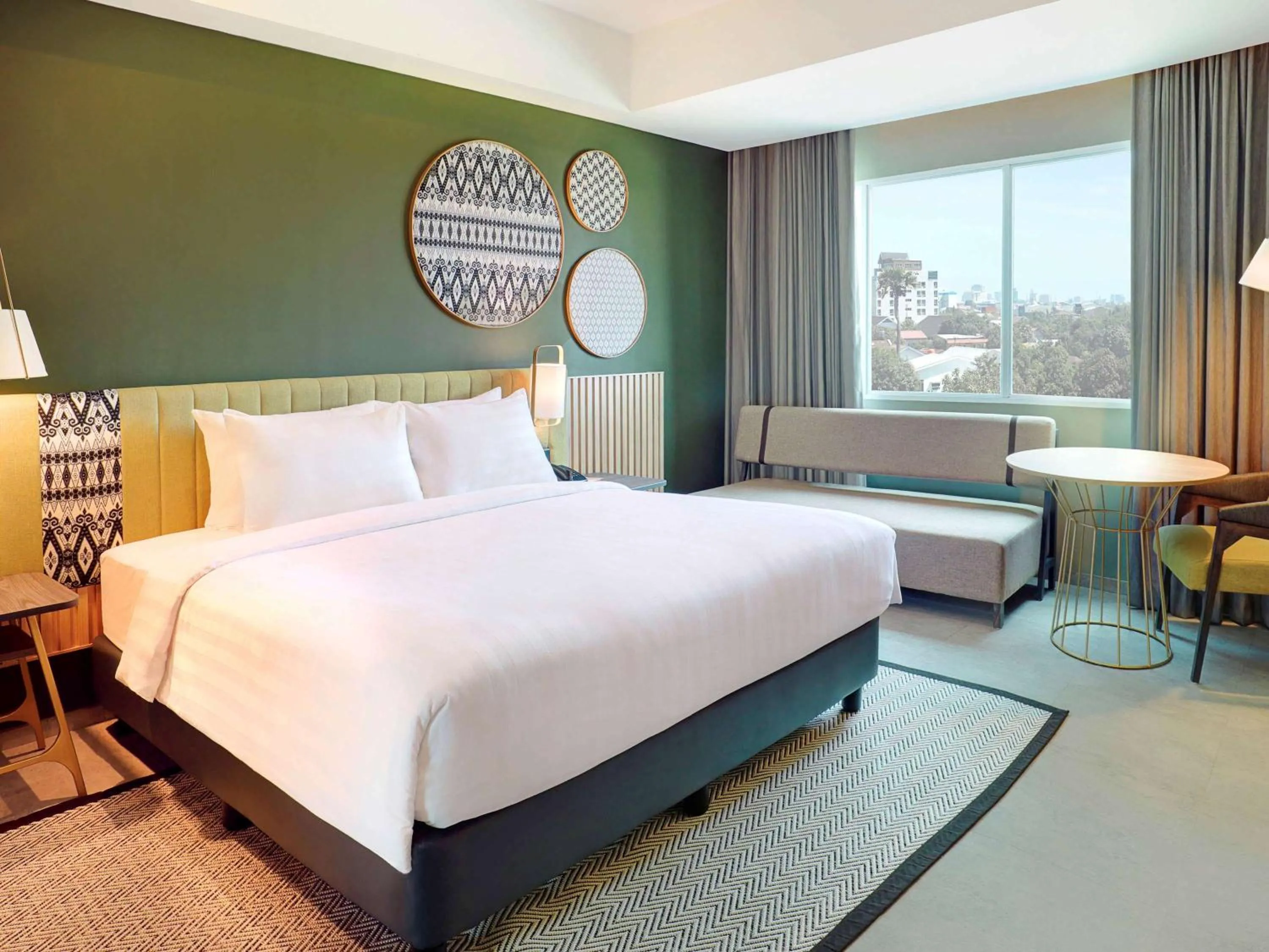 Deluxe King Room with Sofa in Mercure Makassar Nexa Pettarani