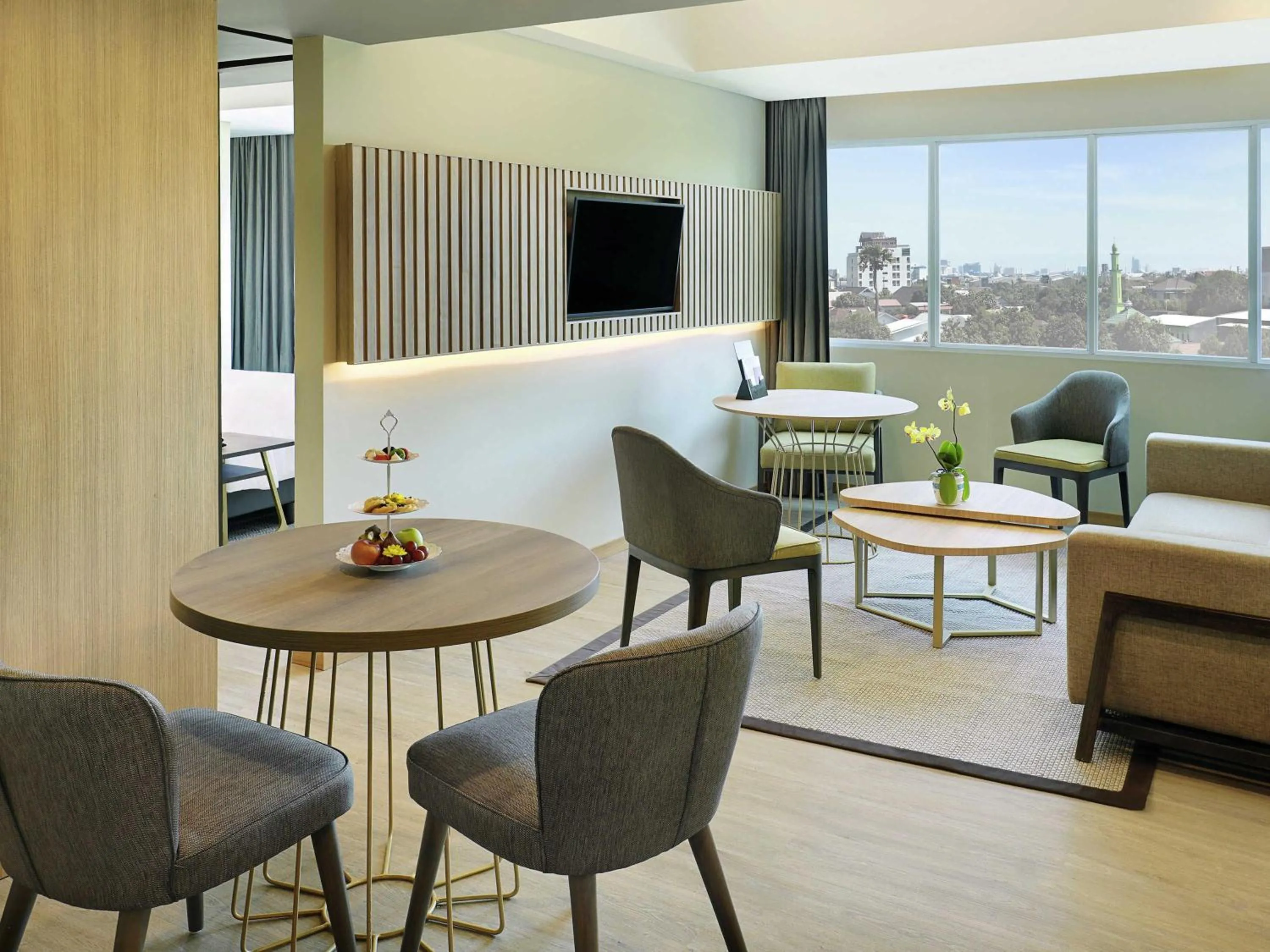 Executive King Suite in Mercure Makassar Nexa Pettarani