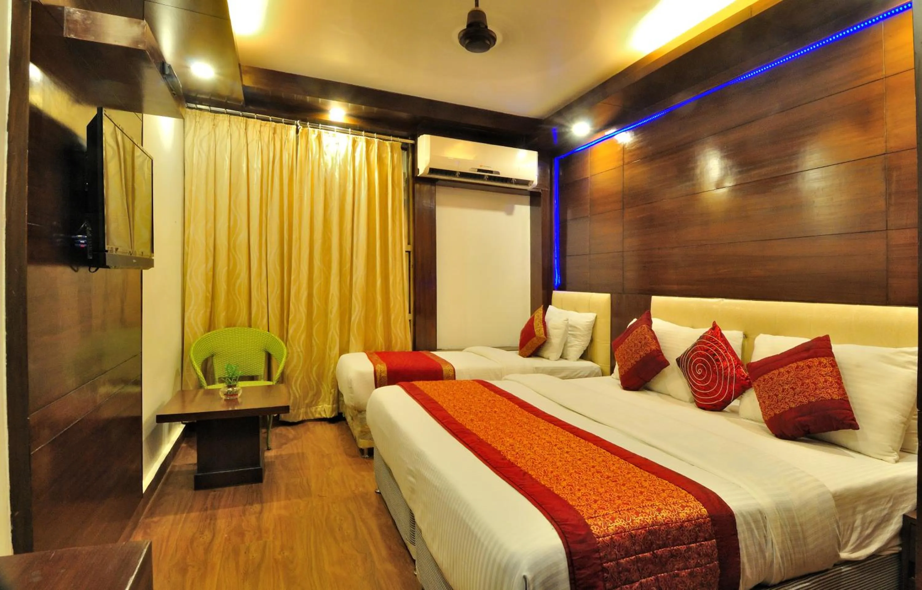 Deluxe Triple Room in Hotel Shelton