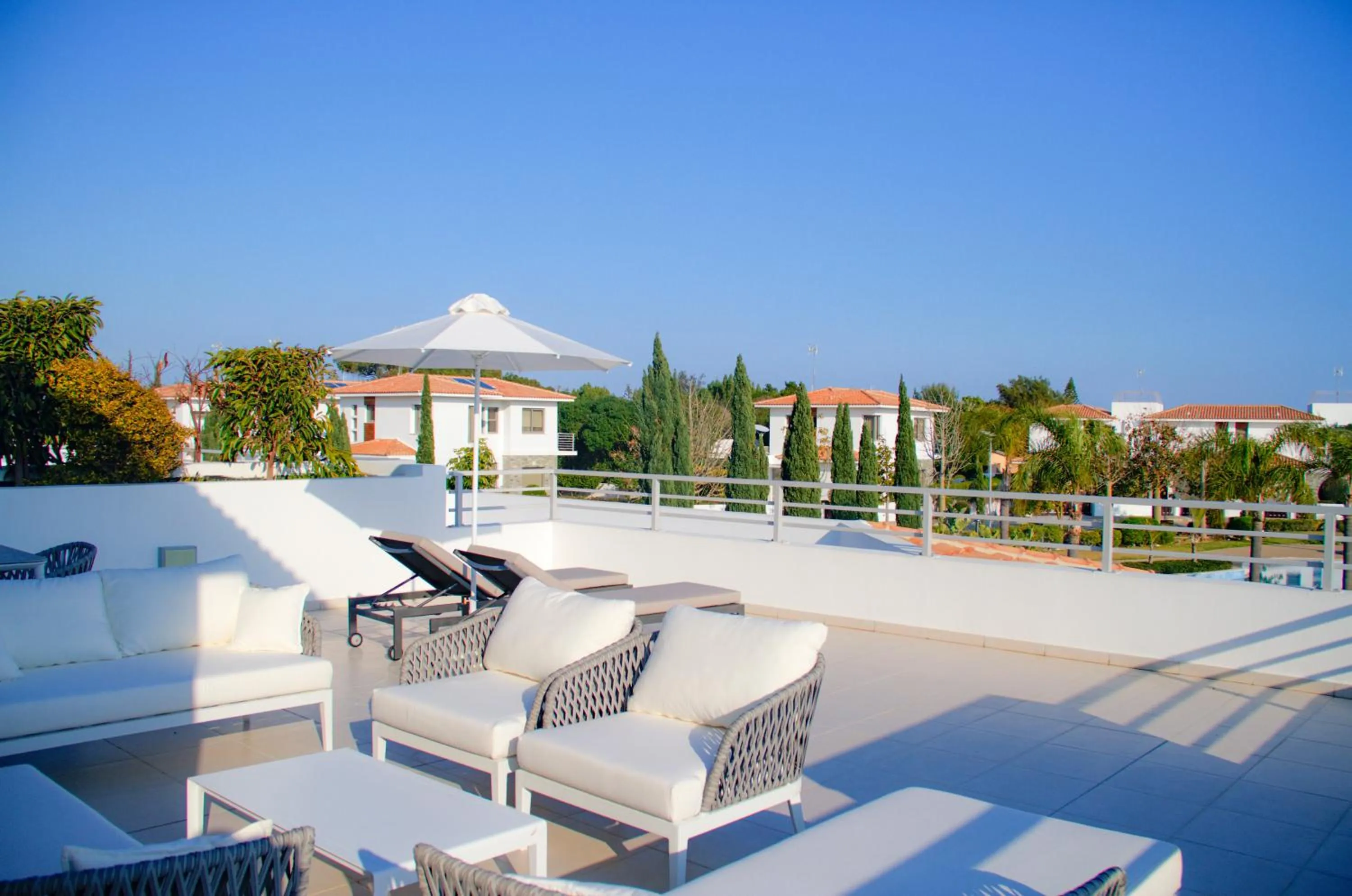 Apartment with Balcony in Atlantis Gardens