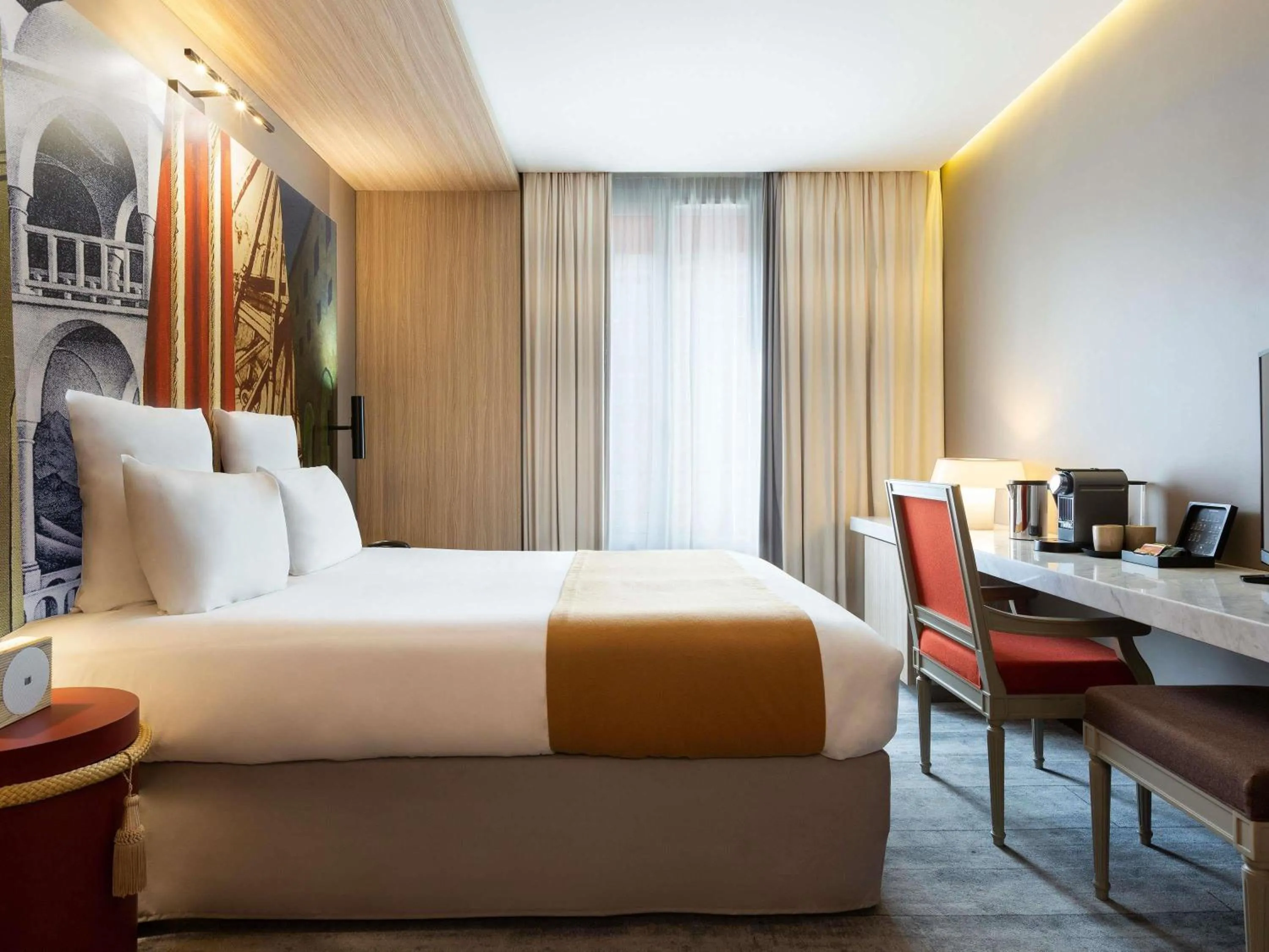 Privilege Double Room with Sofa Bed in Mercure Paris Alesia