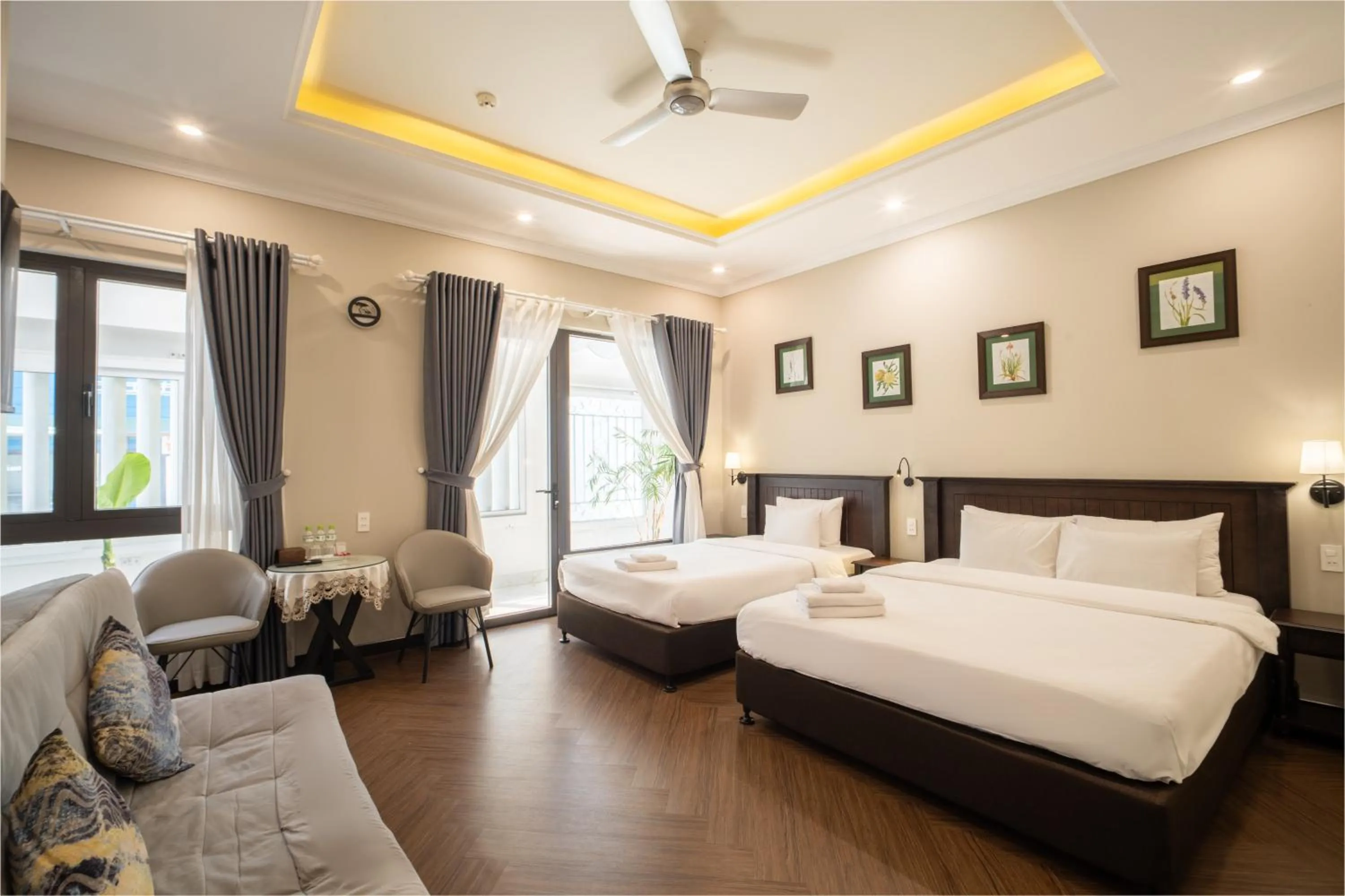 Triple Room with Terrace in N Queen Apartment Hotel