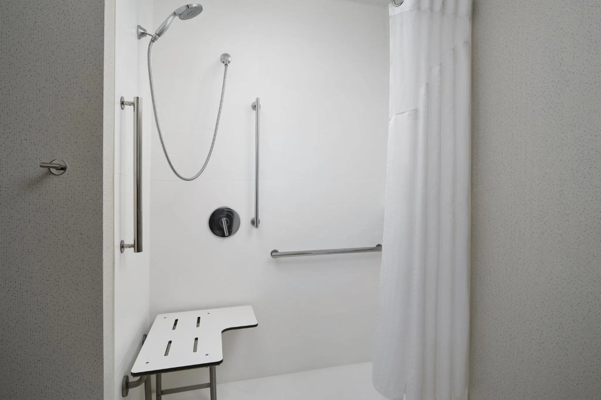 Suite - Mobility Access Roll in Shower/Non-Smoking in Holiday Inn Express & Suites Brunswick by IHG