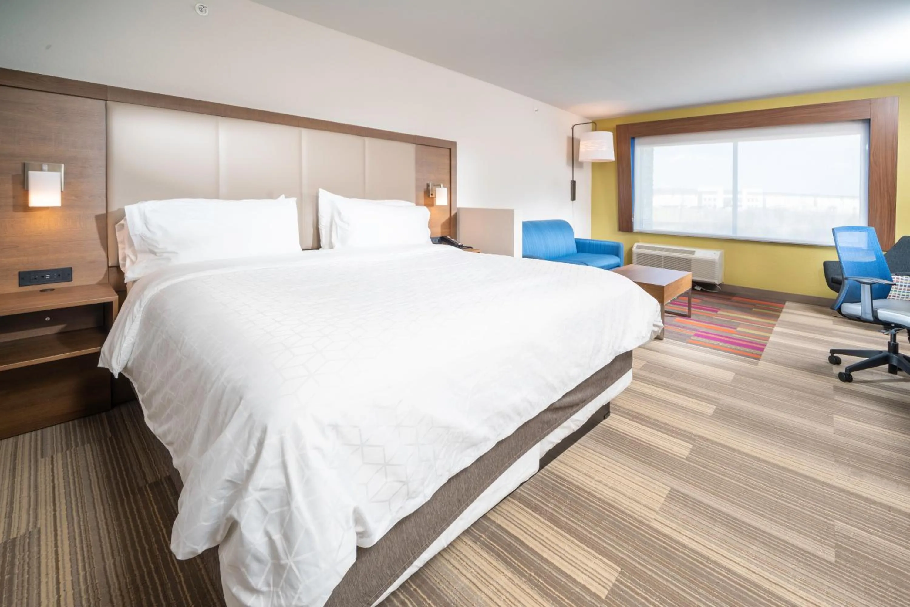 King Suite in Holiday Inn Express & Suites - Florence - Cincinnati Airport by IHG