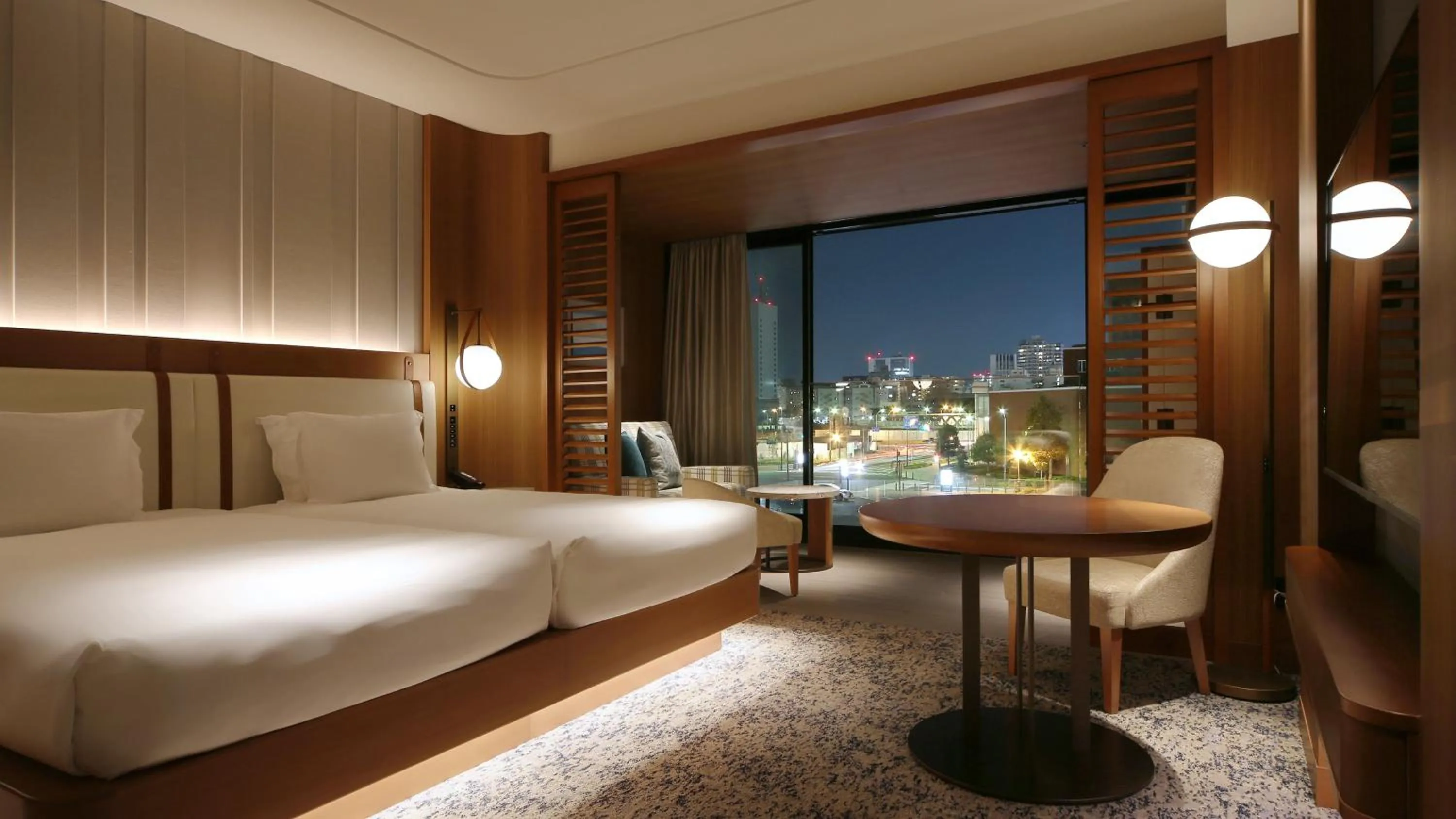 Classic Twin Room in InterContinental Yokohama Pier 8 by IHG