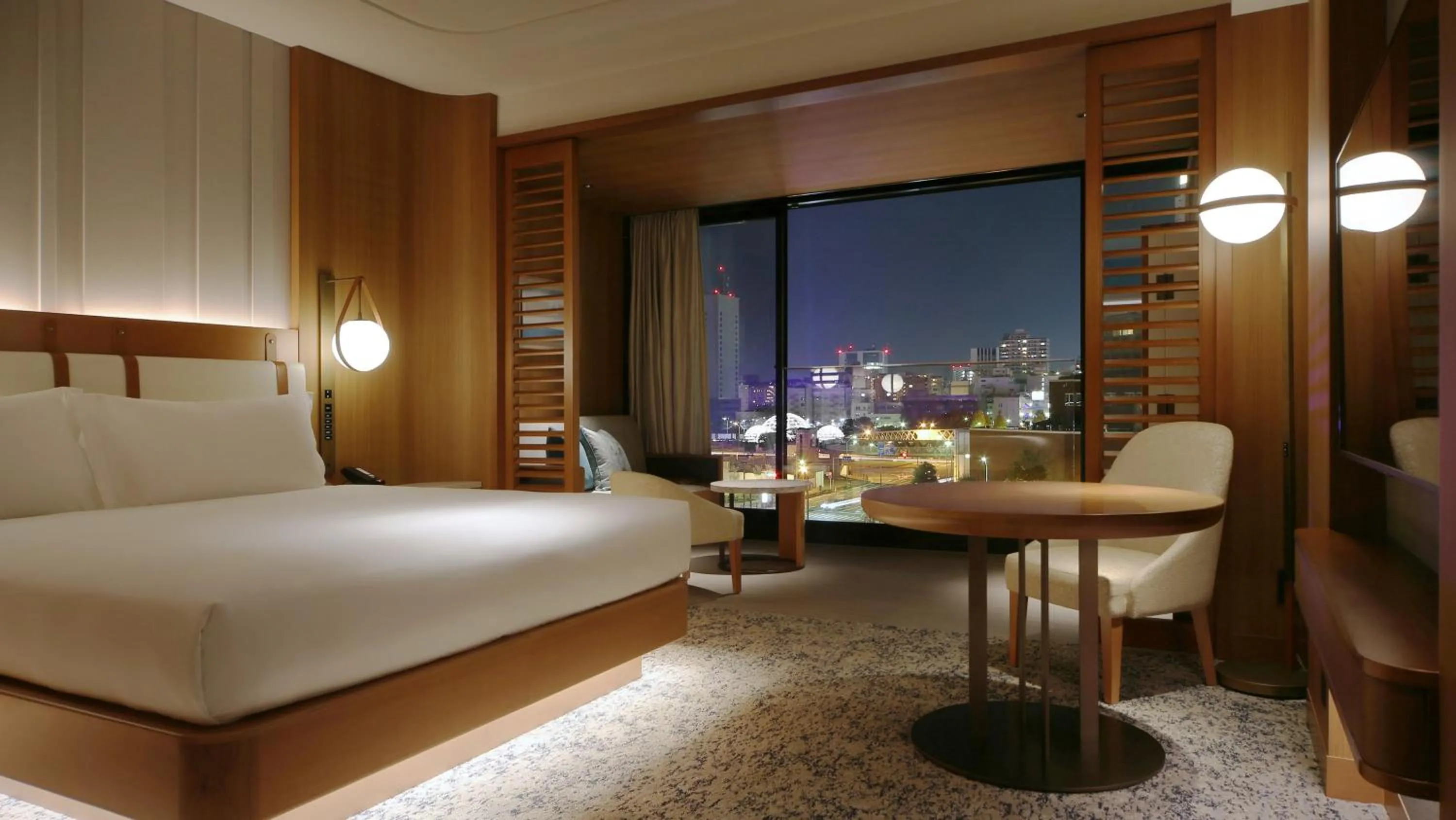 Classic King Room in InterContinental Yokohama Pier 8 by IHG