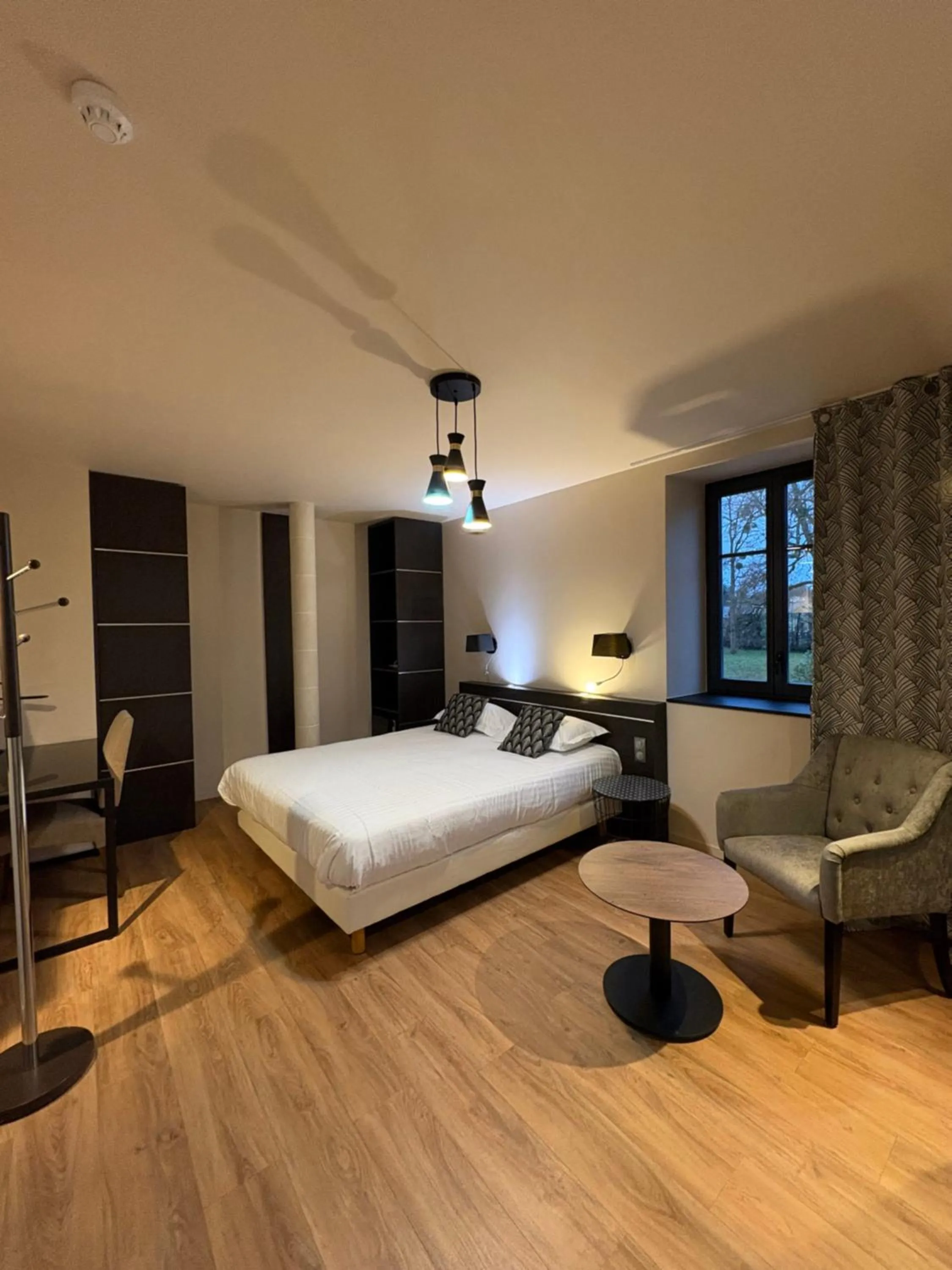 Superior Double Room in Hôtel La Vinaigrerie LOGIS