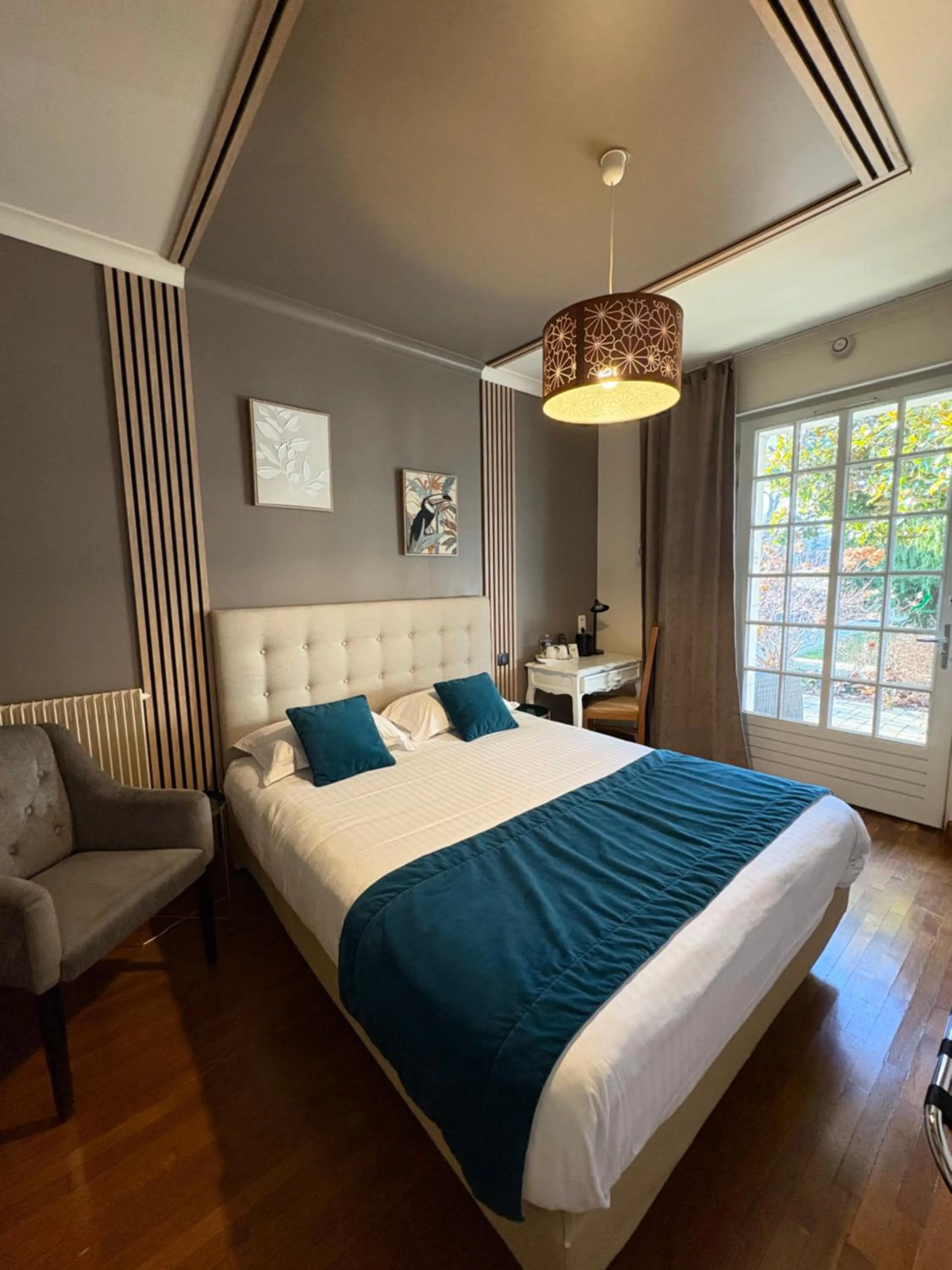 Double Room with Terrace in Hôtel La Vinaigrerie LOGIS