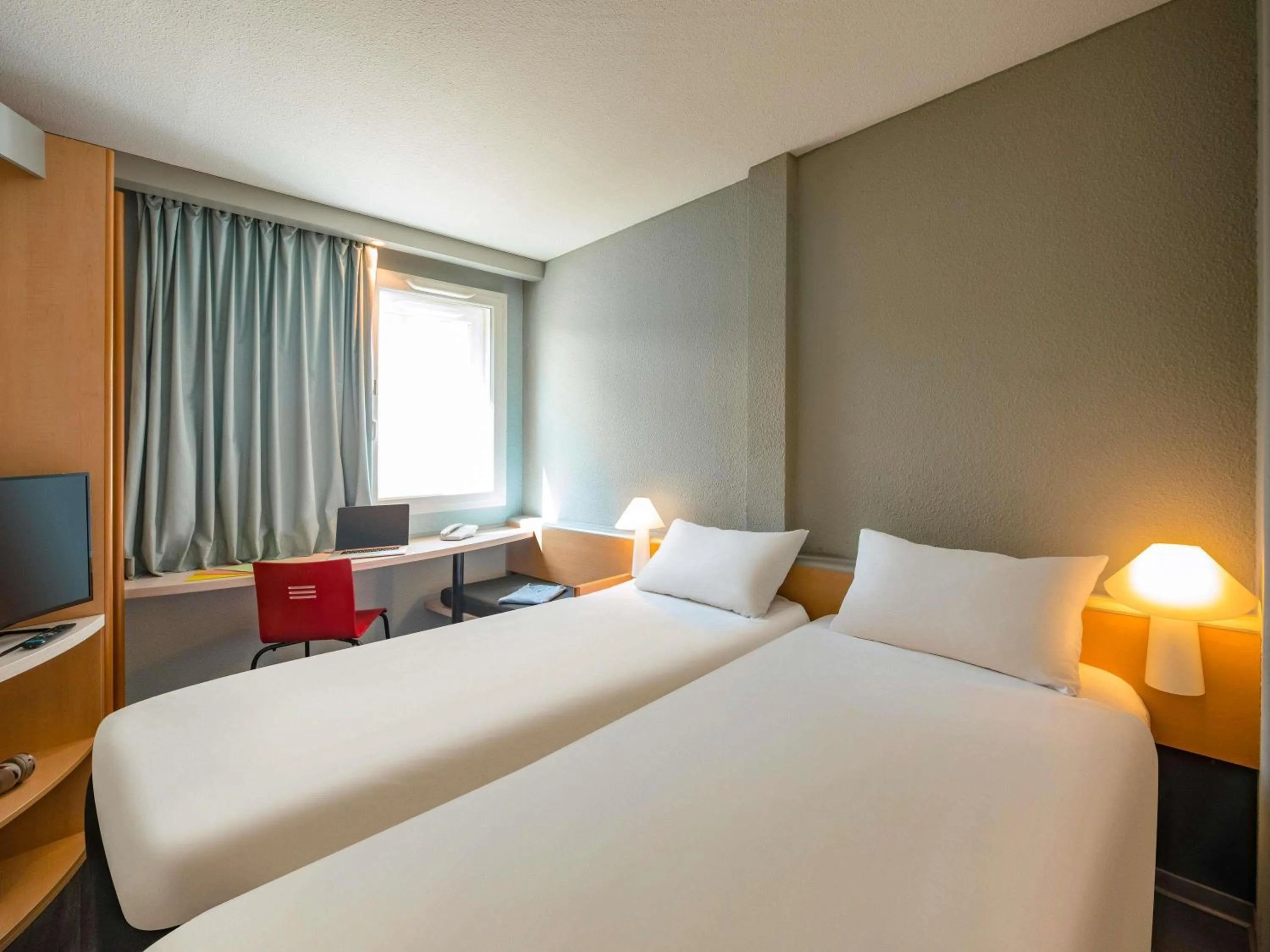 Standard Room with One Double Bed and One Single Bed in ibis Saint Rambert d'Albon