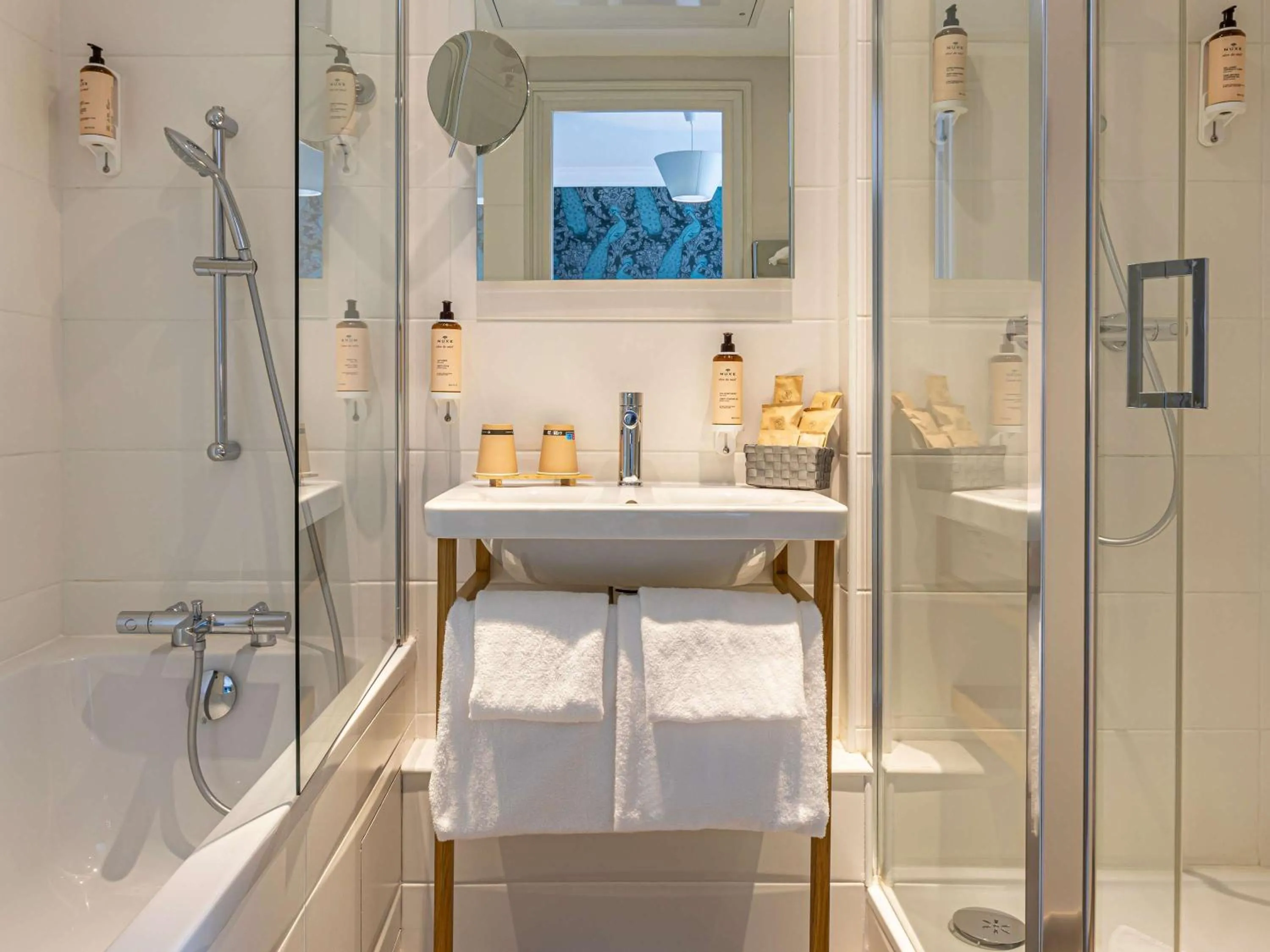 Multi-room offer: 2 rooms close together in Mercure Paris Saint Cloud Hippodrome