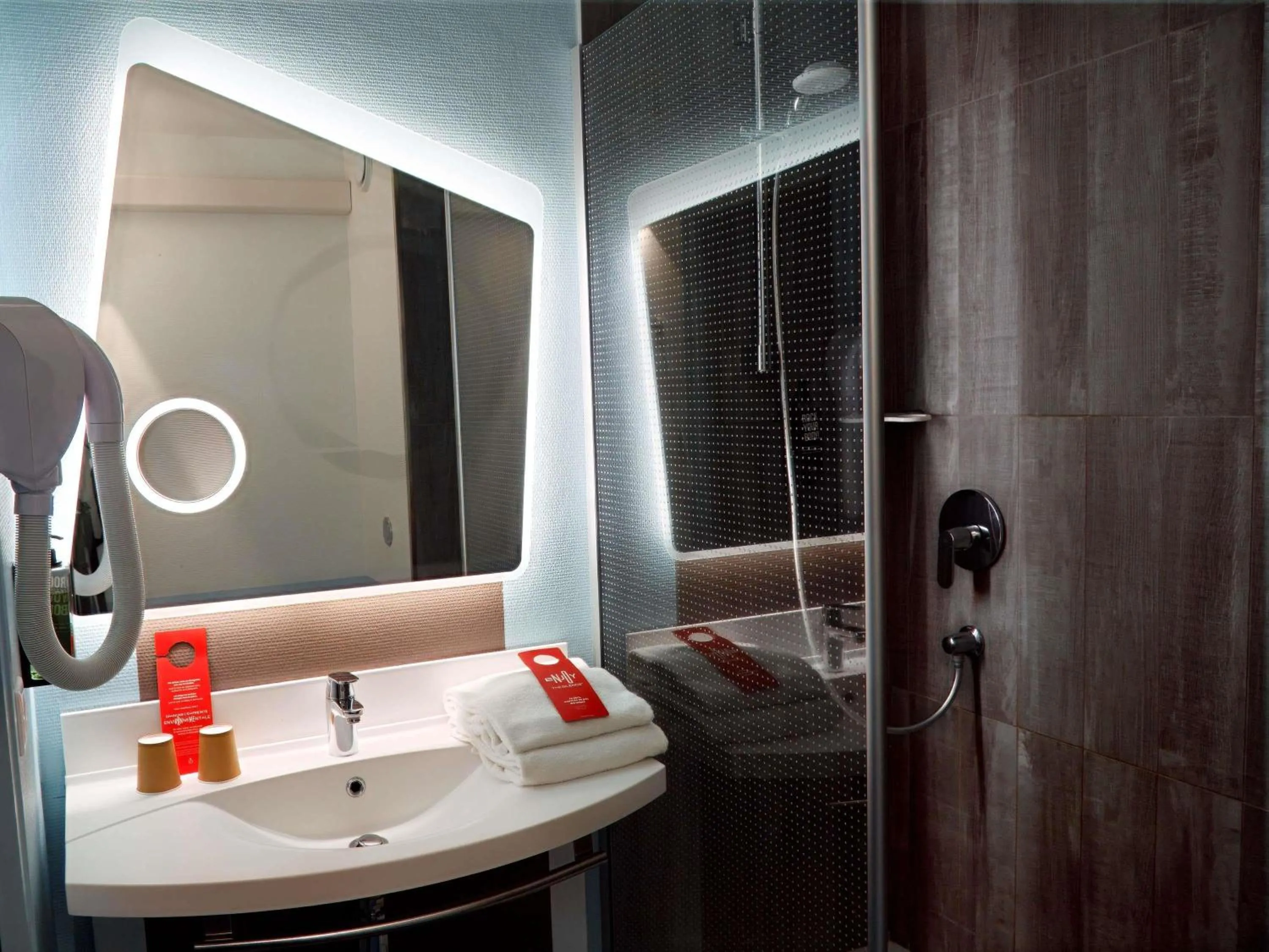 Standard Twin Room in ibis Amboise