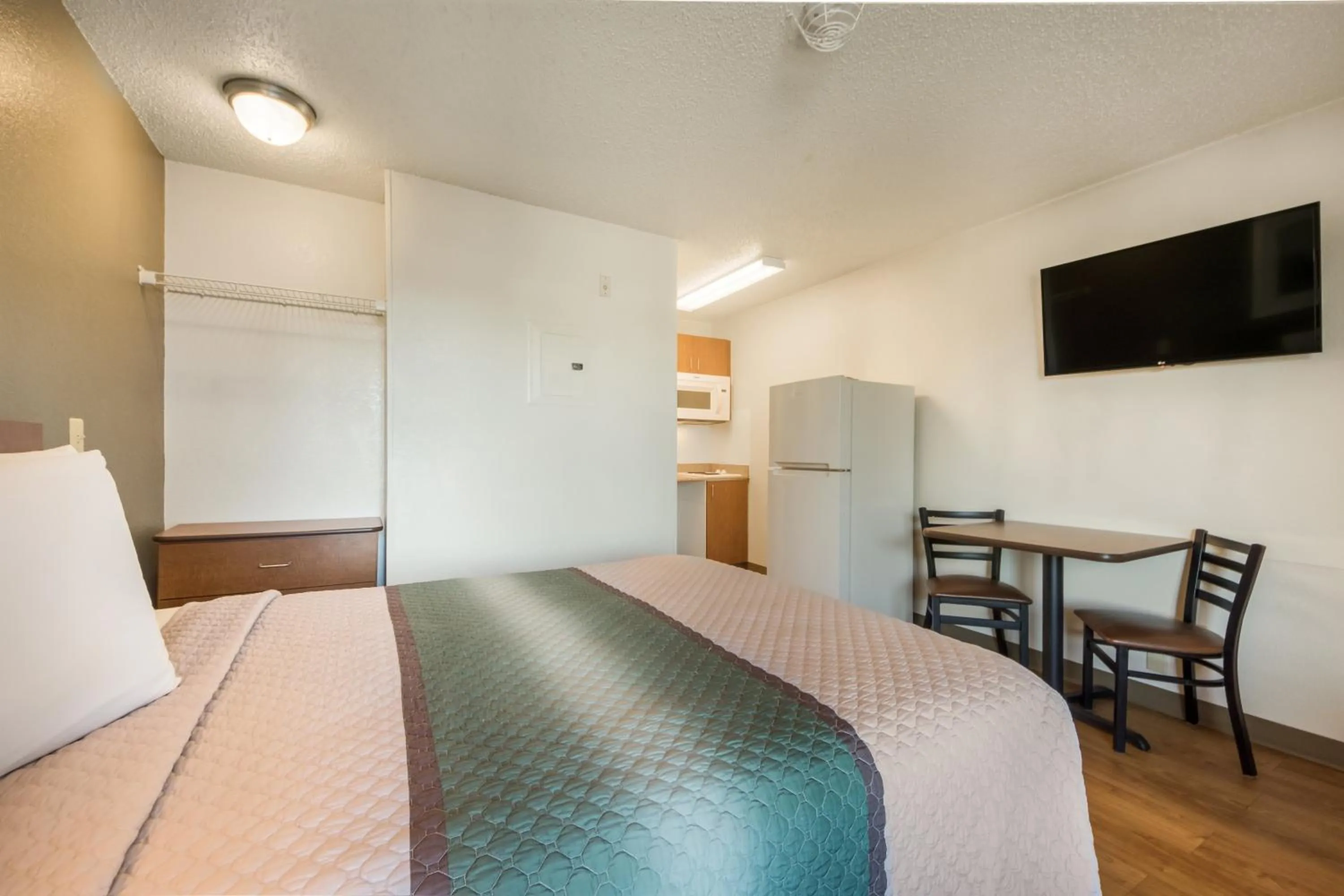 Studio Queen Room Disability Access Non-Smoking in HomeTowne Studios by Red Roof Dallas - Mesquite