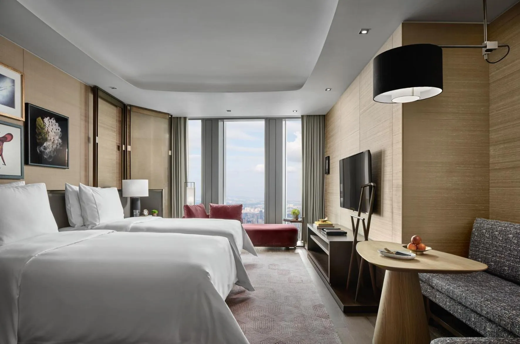Deluxe Twin Room in Rosewood Guangzhou, enjoy free shuttle bus service between the hotel and the Canton Fair Complex during the Canton Fair