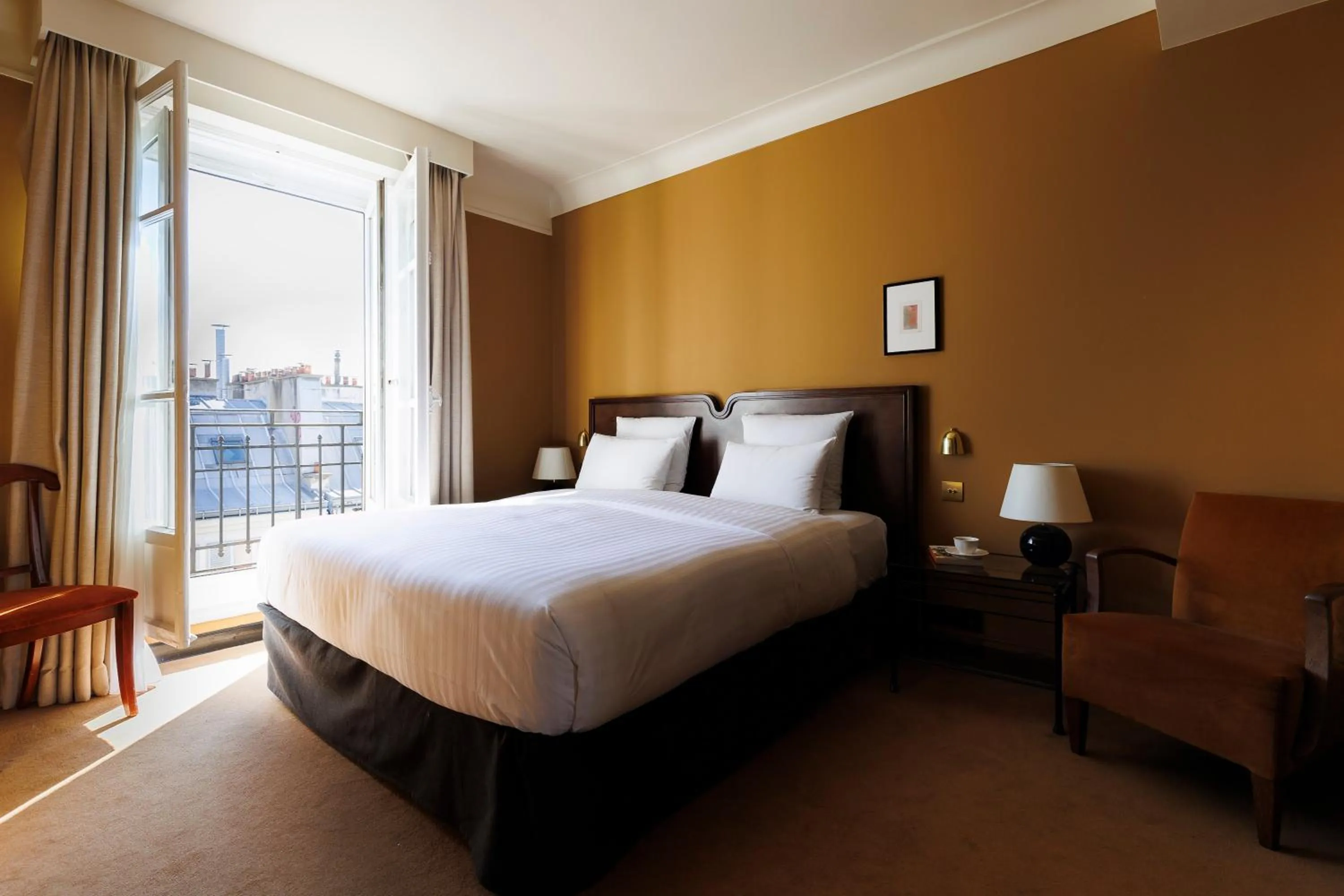 Grand Junior Suite in Hotel Rochechouart, a Member of Design Hotels