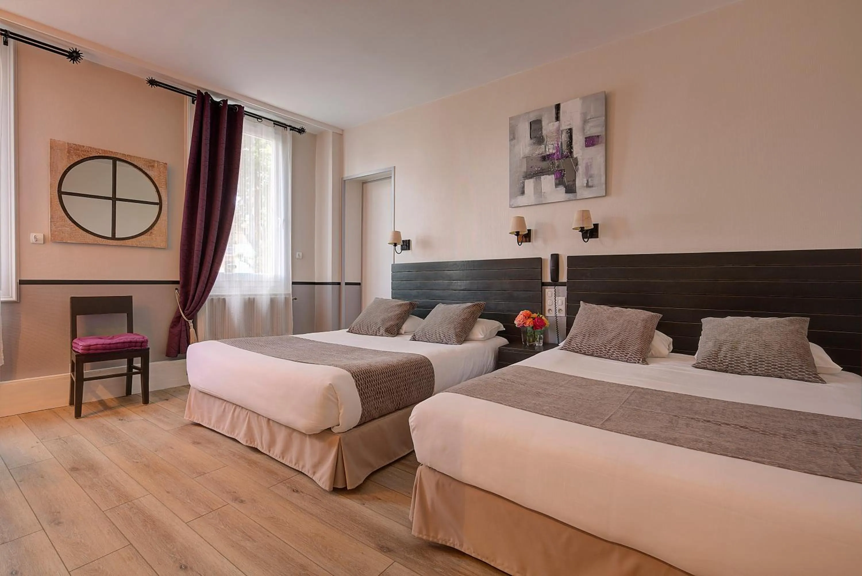 Quadruple Room with Air Conditioning in The Originals City, Hôtel de Bordeaux, Bergerac centre
